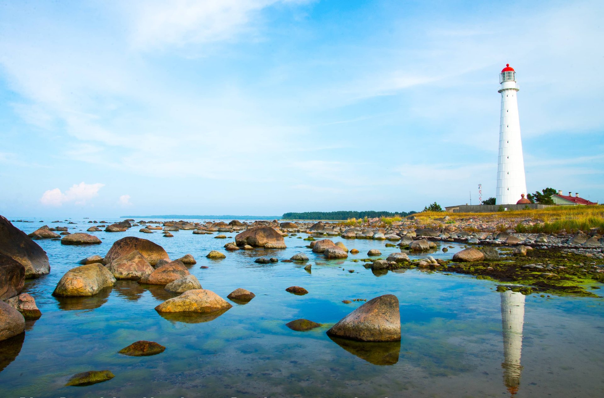 Faro de la isla de Hiiumaa, Estonia.