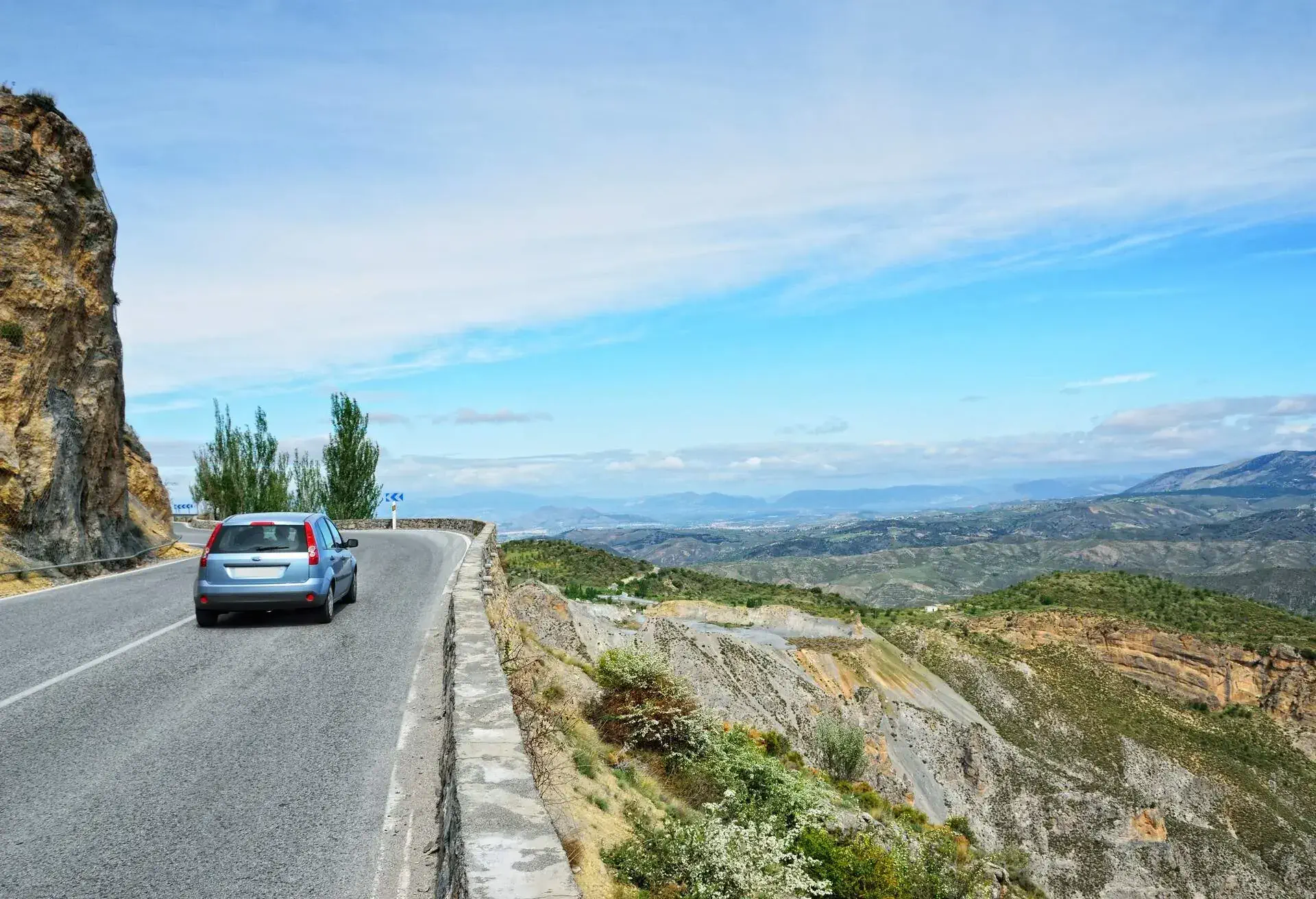 DEST_SPAIN_GRANADA_THEME_CAR_DRIVING_MOUNTAINS_TRAVEL_ROADTRIP-GettyImages-163067449