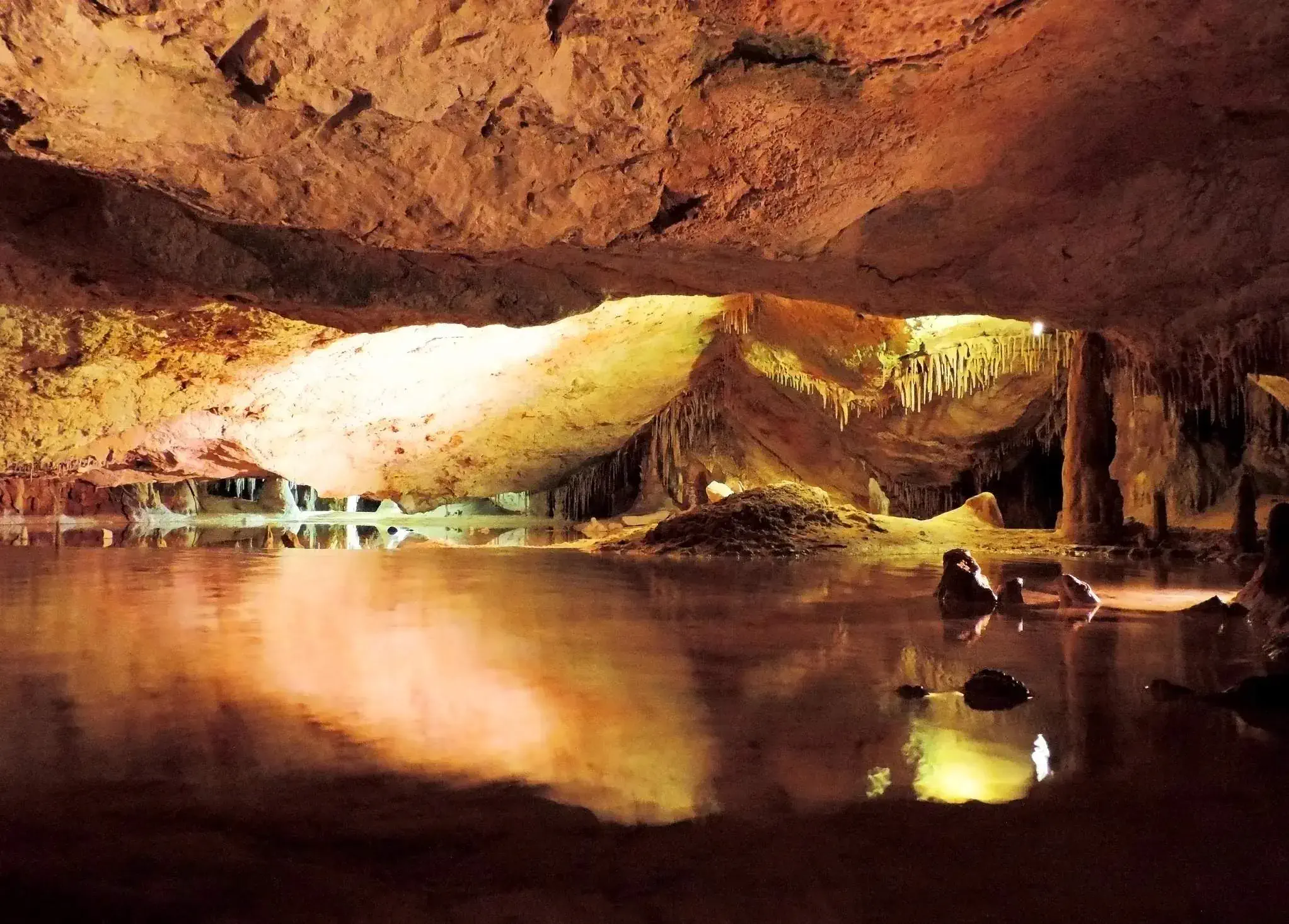 DEST_IBIZA_CAVE_gettyimages