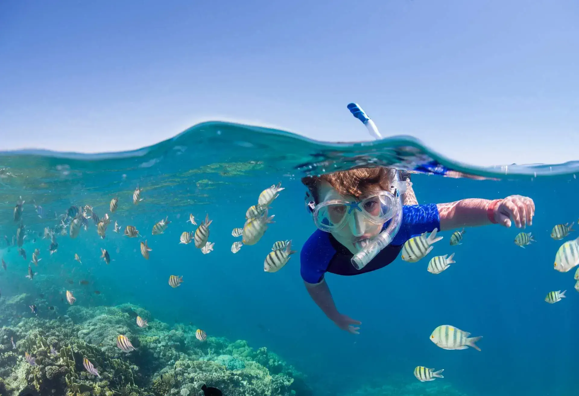 PEOPLE_KID_BOY_SNORKELING_SEA_FISH