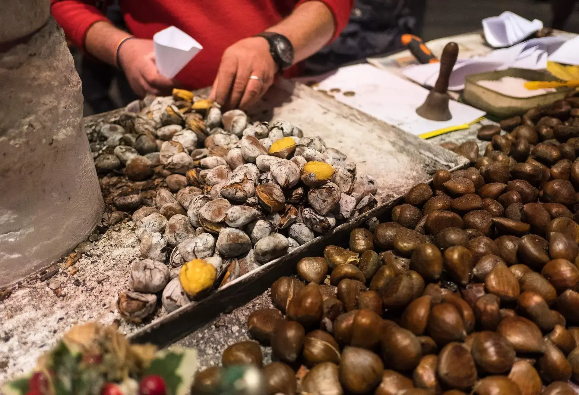 SPAIN_SEVILLA_CHRISTMAS_MARKET_CHESTNUTS
