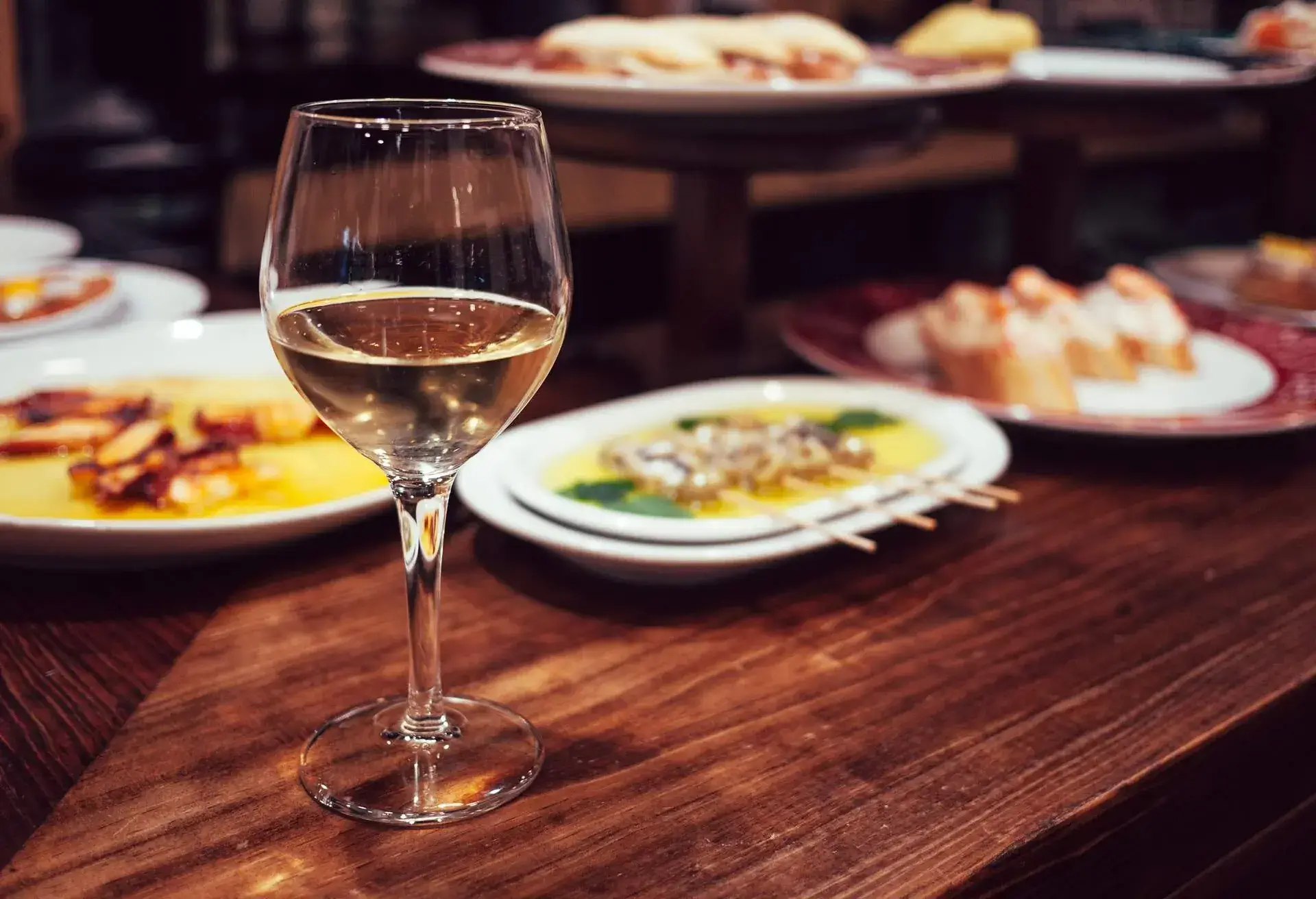 FOOD_SPANISH_TAPAS_PINTXOS_WHITE_WINE