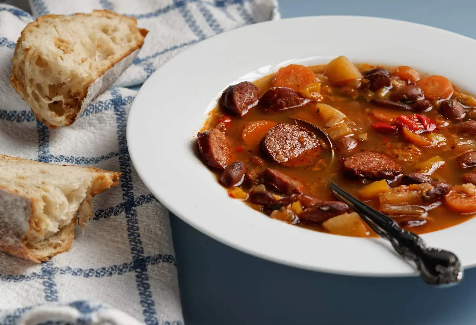 FOOD_SPANISH_BEAN_SUPPER_QUAIL_BEANS_CHORIZO_SAUSAGE