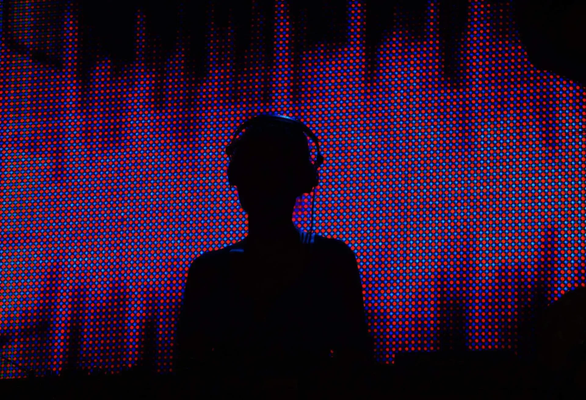 NIGHTLIFE_NIGHTCLUB_CLUB_DJ_SILHOUETTE