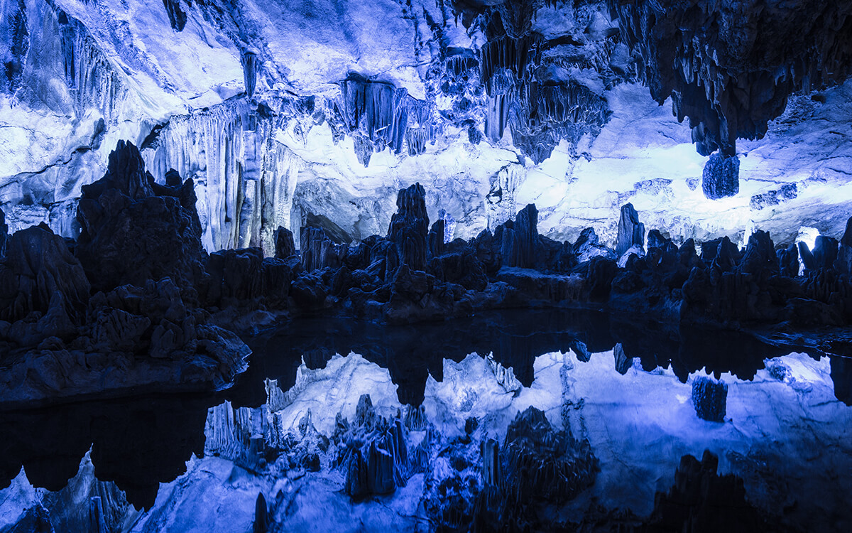 Cueva de la Caña de Flauta, China
