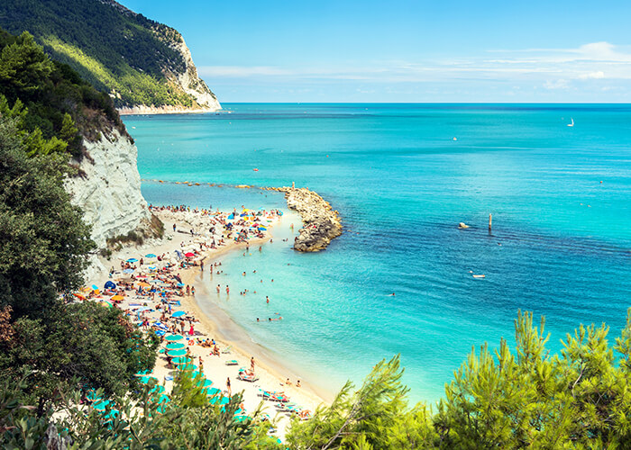 Eddy Galeotti/Shutterstock.com | Playa Urbani, Sirolo (Italia)