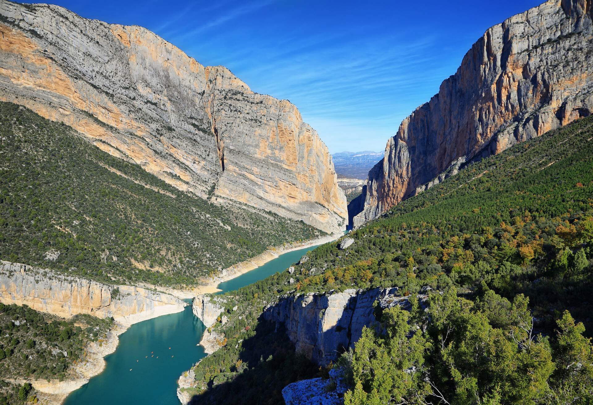 Spectacular cliff with a wooden walkway to be able to go down to a turquoise river. Montrebei Catalonia