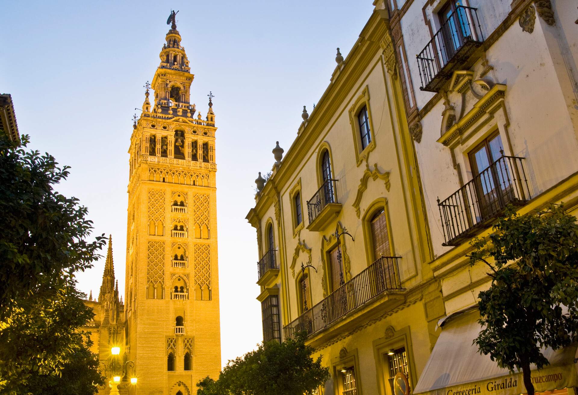 Sevilla en el puente de todos los santos