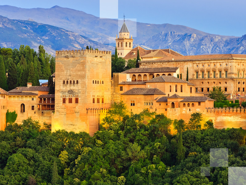 Visita el palacio en Granada. Este es una de las maravillas de España.