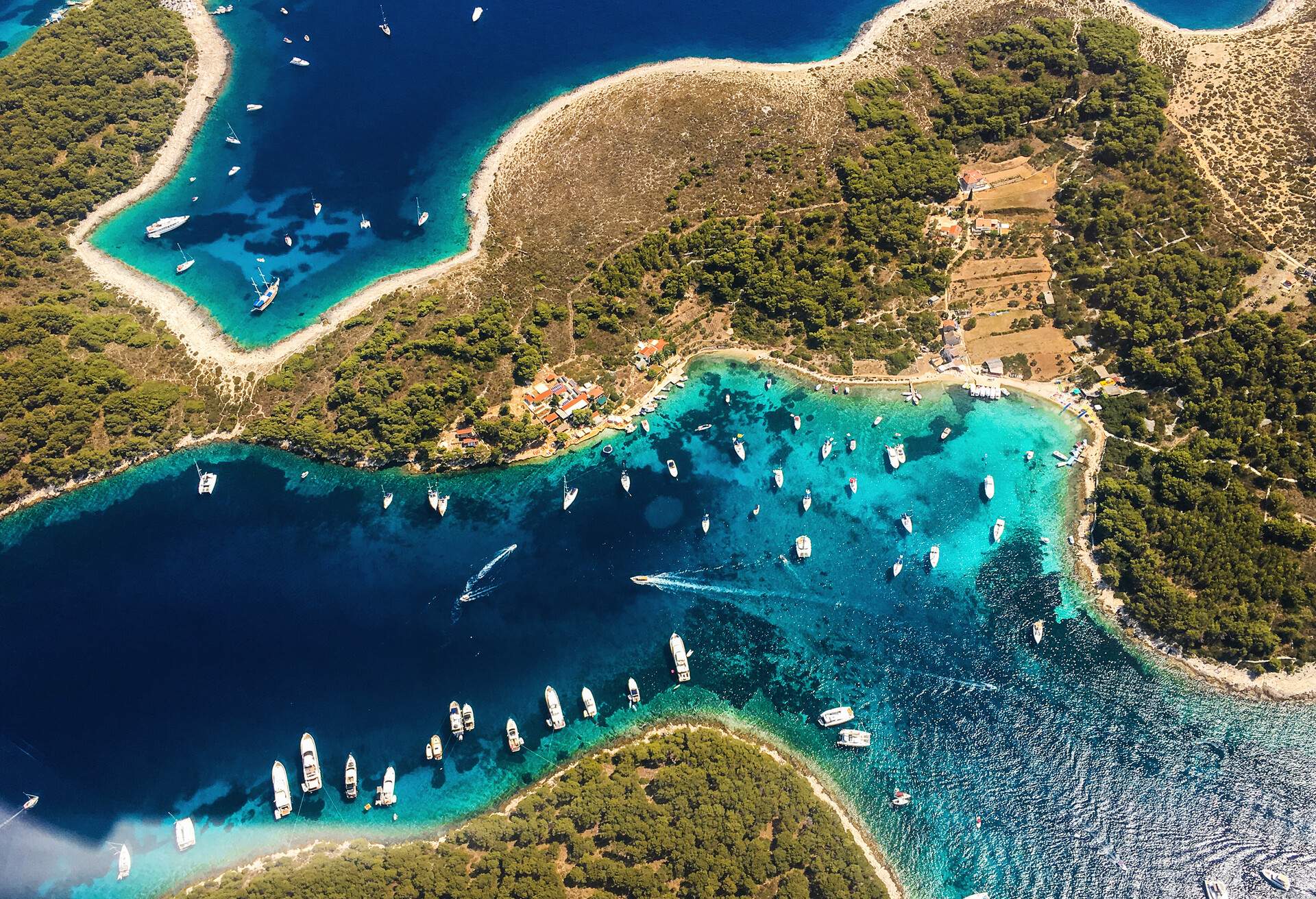 DEST_CROATIA_CROATIA ISLANDS_AERIAL_GettyImages-850172670