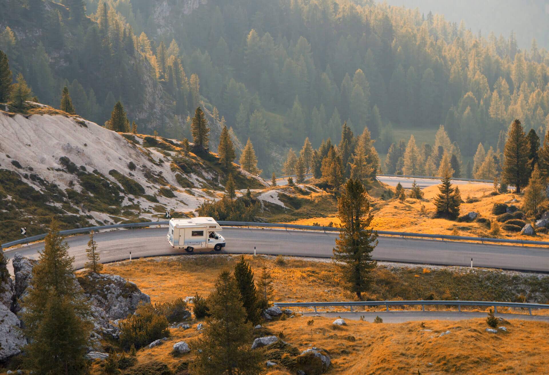 dest_italy_theme_mountains_outdoors_camper_van_caravan_transportation_travel_vacation_road-gettyimages-975914094_universal_within-usage-period_78100-2