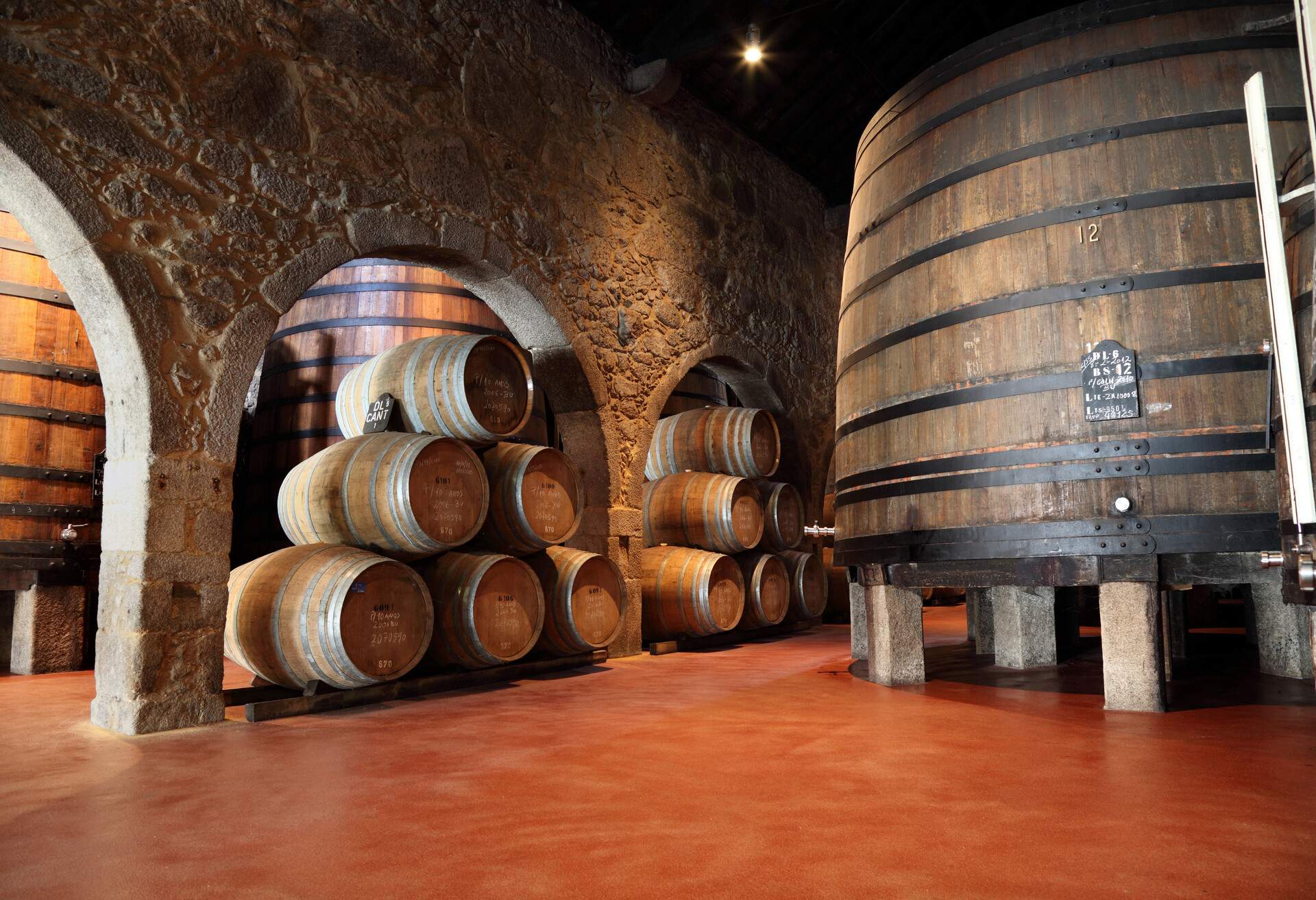 DEST_PORTUGAL_PORTO_WINE-CELLAR_GettyImages-171588928