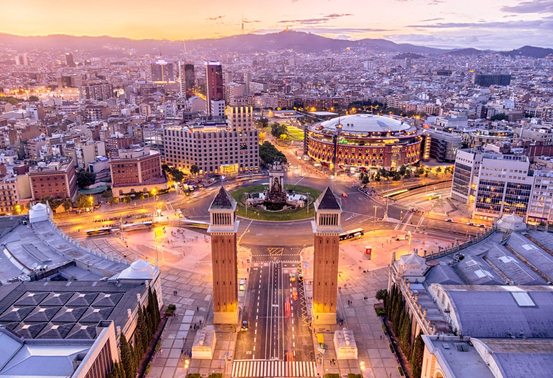 DEST_SPAIN_BARCELONA_PLAZA-ESPANA_GettyImages-1064247182