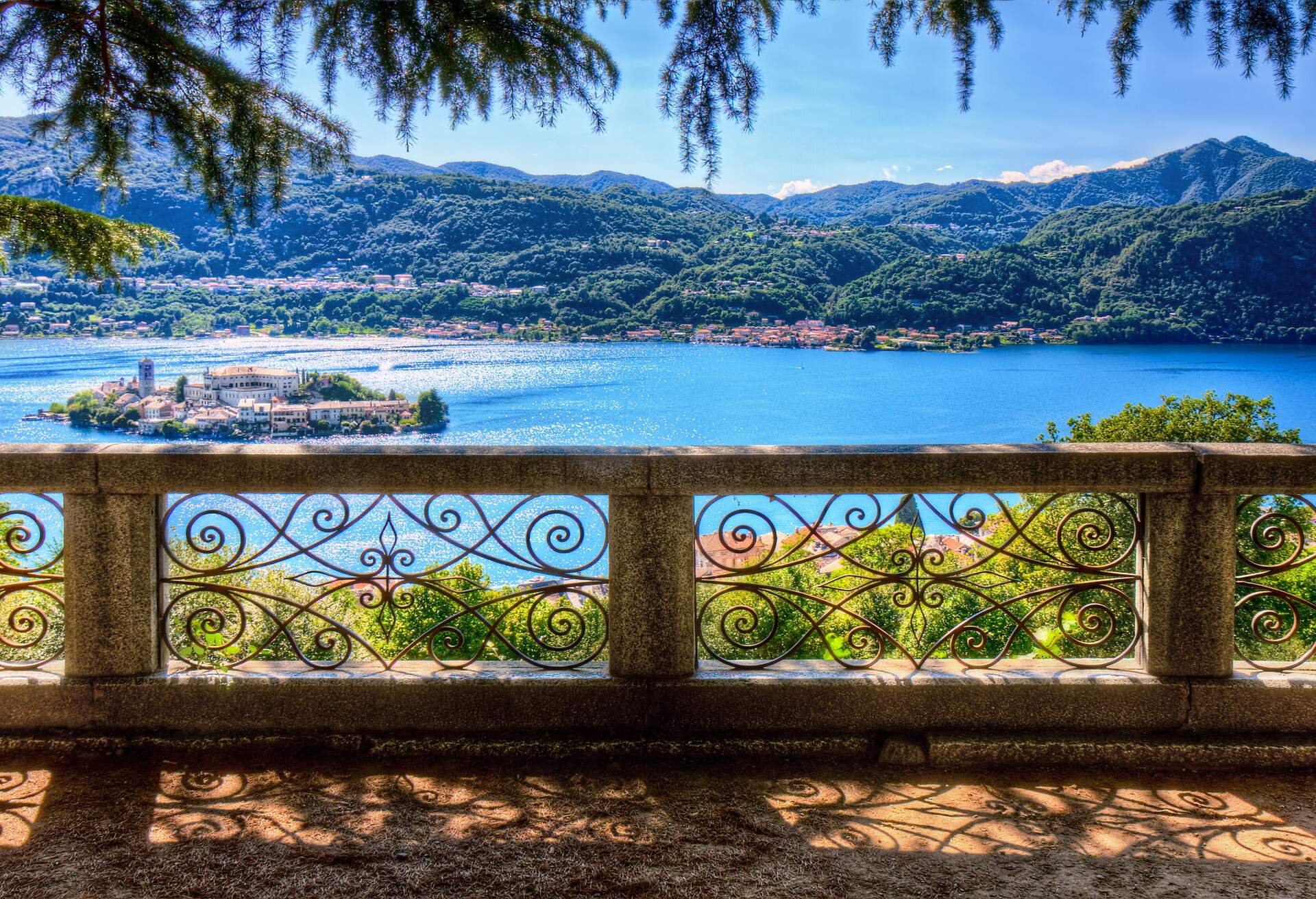 DEST_ITALY_SAN-GUILIO-ISLAND_LAKE-ORTA_GettyImages-150678129