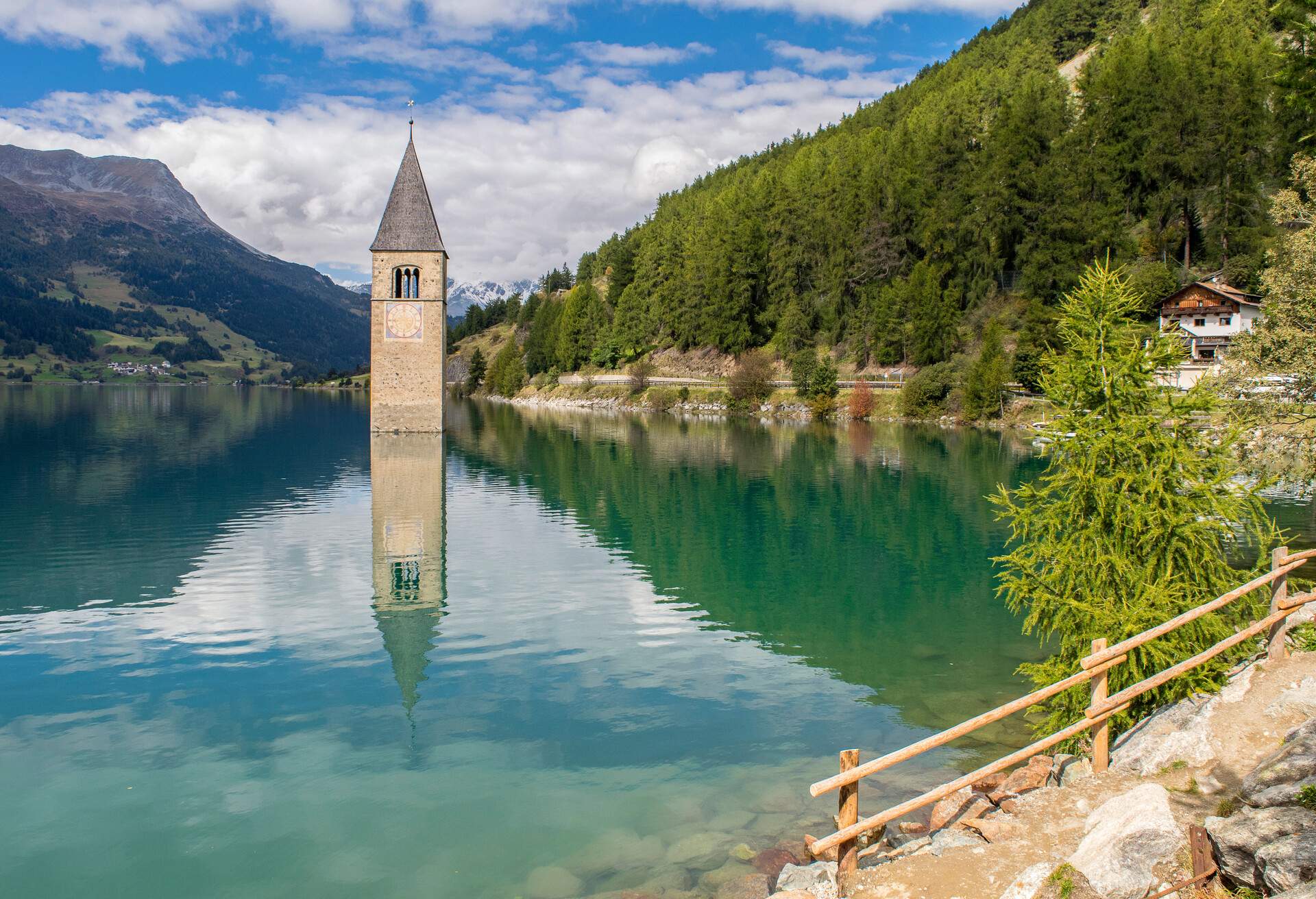 DEST_ITALY_TYROL_LAKE-RESIA-GettyImages-1257981536