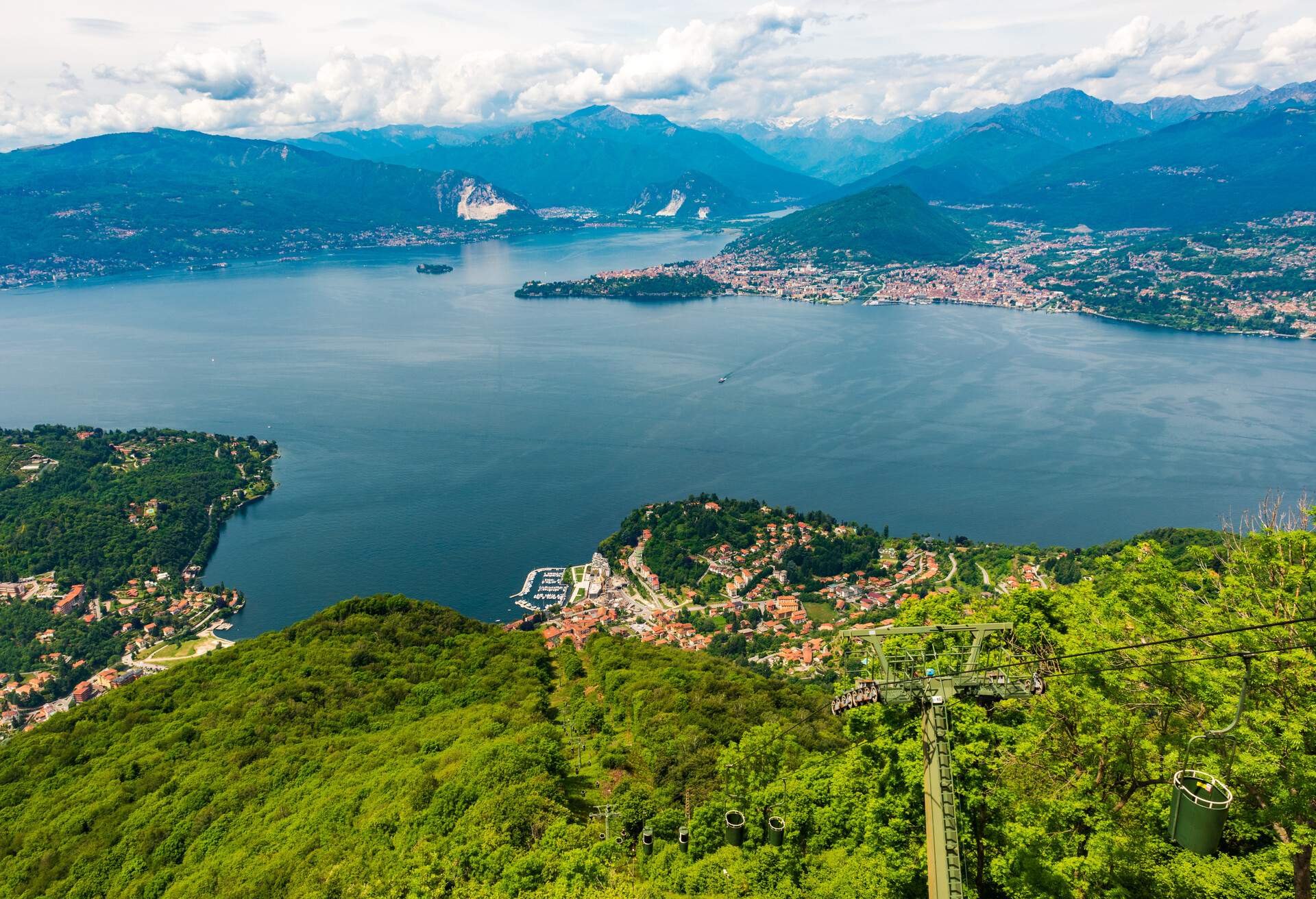 DEST_LAKE MAGGIORE_LOOKING AT LUINO and VERBANIA_GettyImages-537698362