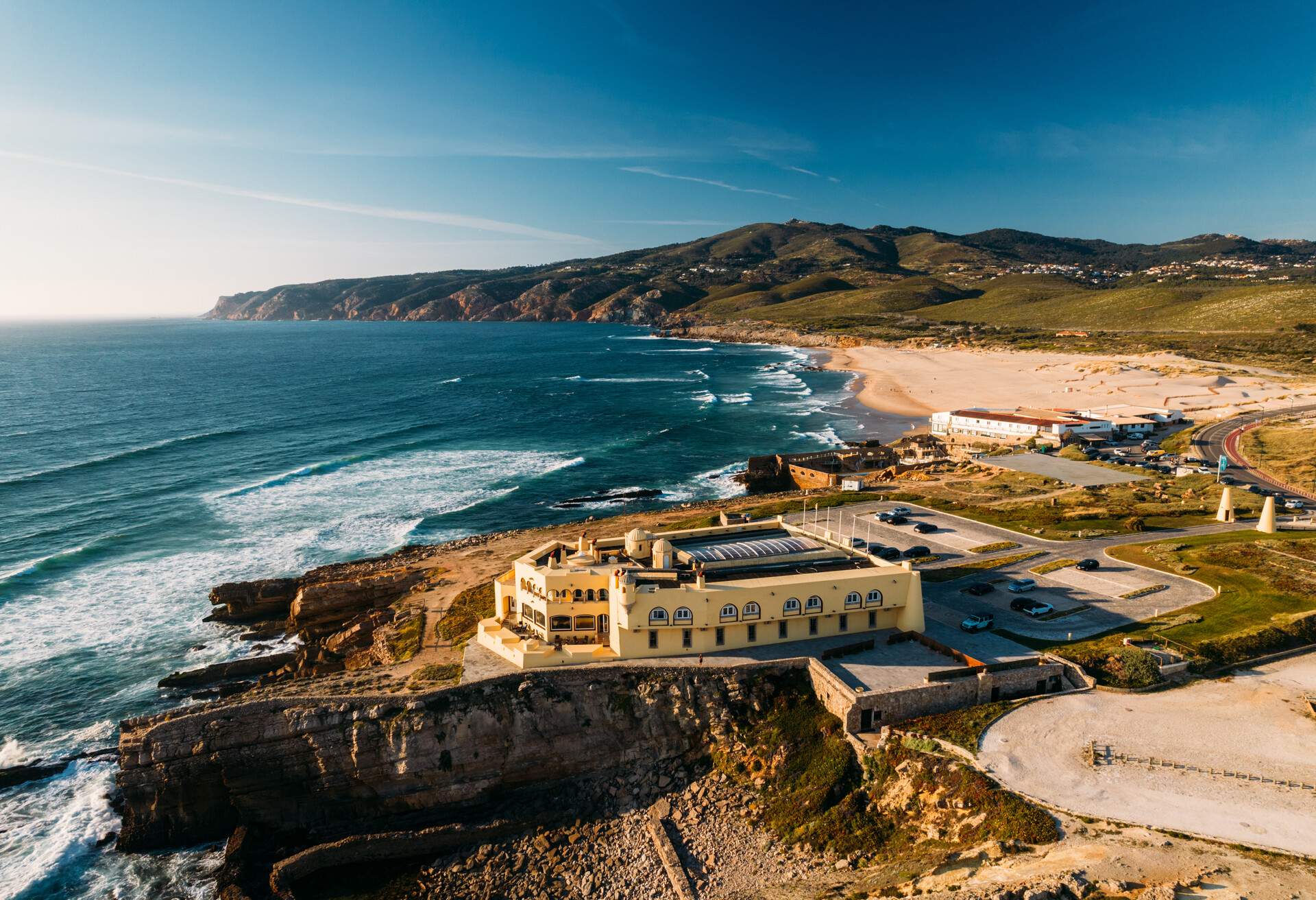 DEST_PORTUGAL_CASCAIS_Praia_do_ Guincho_GettyImages-1399705650