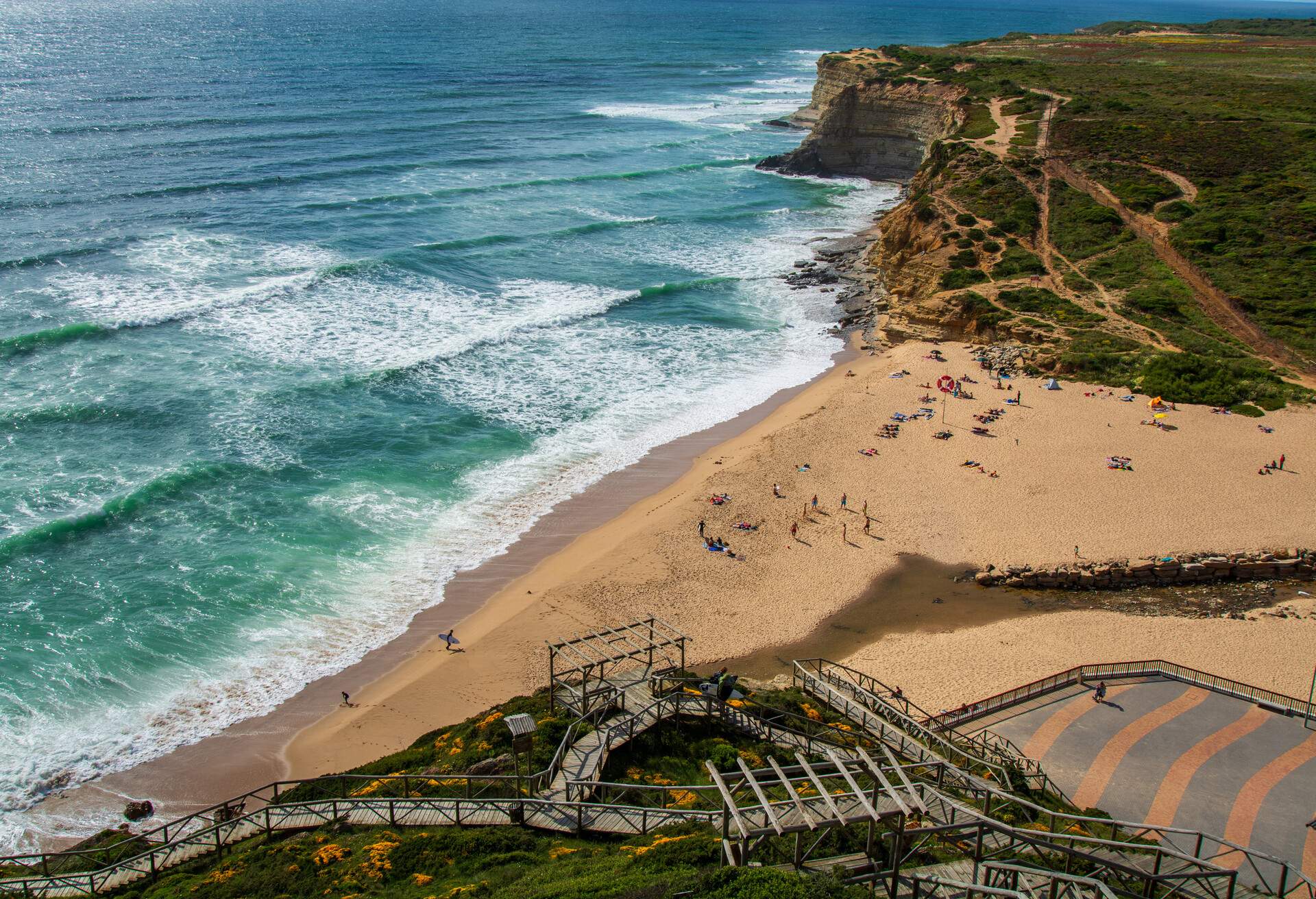 DEST_PORTUGAL_ERICEIRA_RIBEIRA-DE-ILHAS_GettyImages-972953830