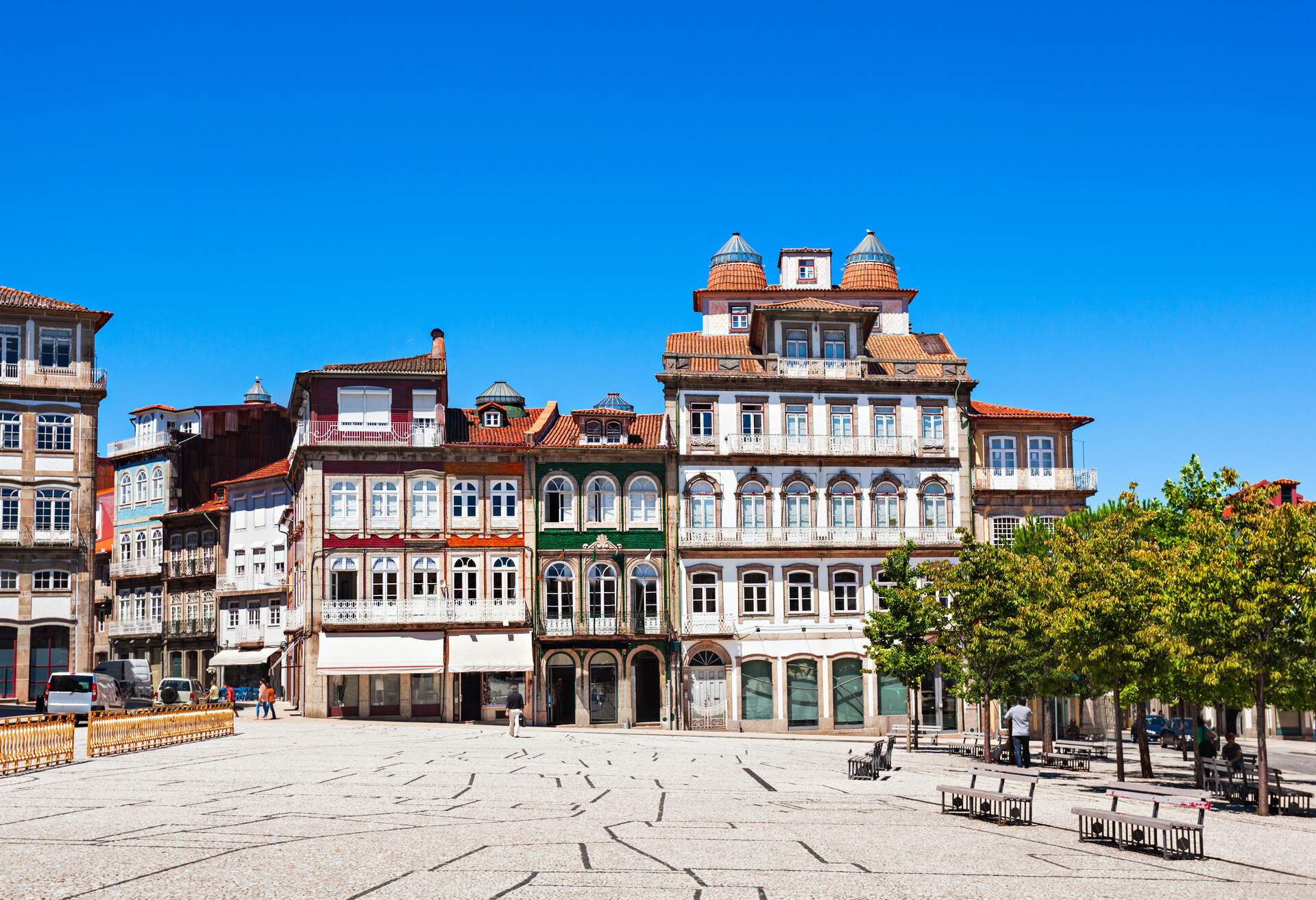 DEST_PORTUGAL_GUIMARAES_GettyImages-469757706