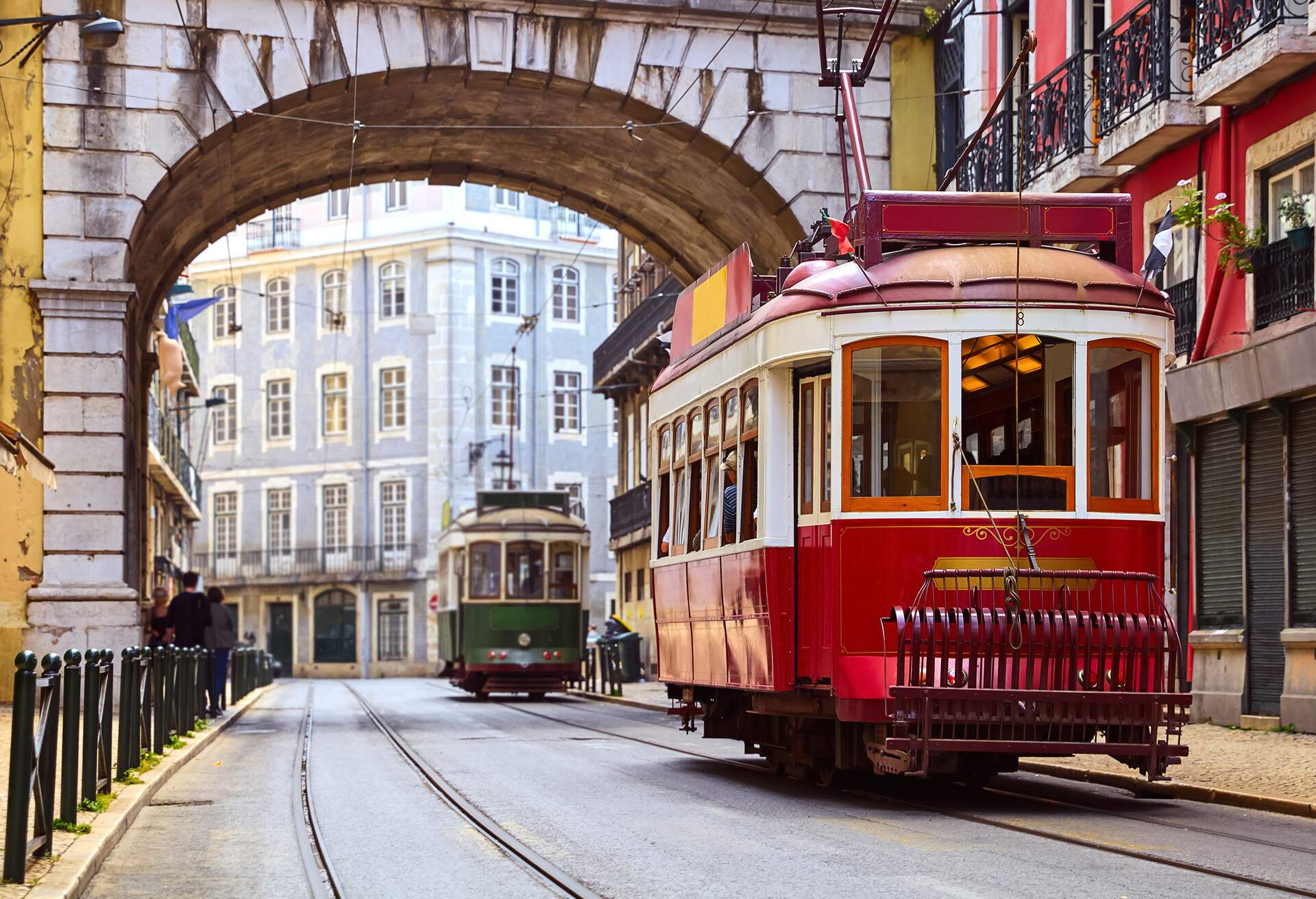 DEST_PORTUGAL_LISBON_ALFAMA-shutterstock-portfolio_1843517773