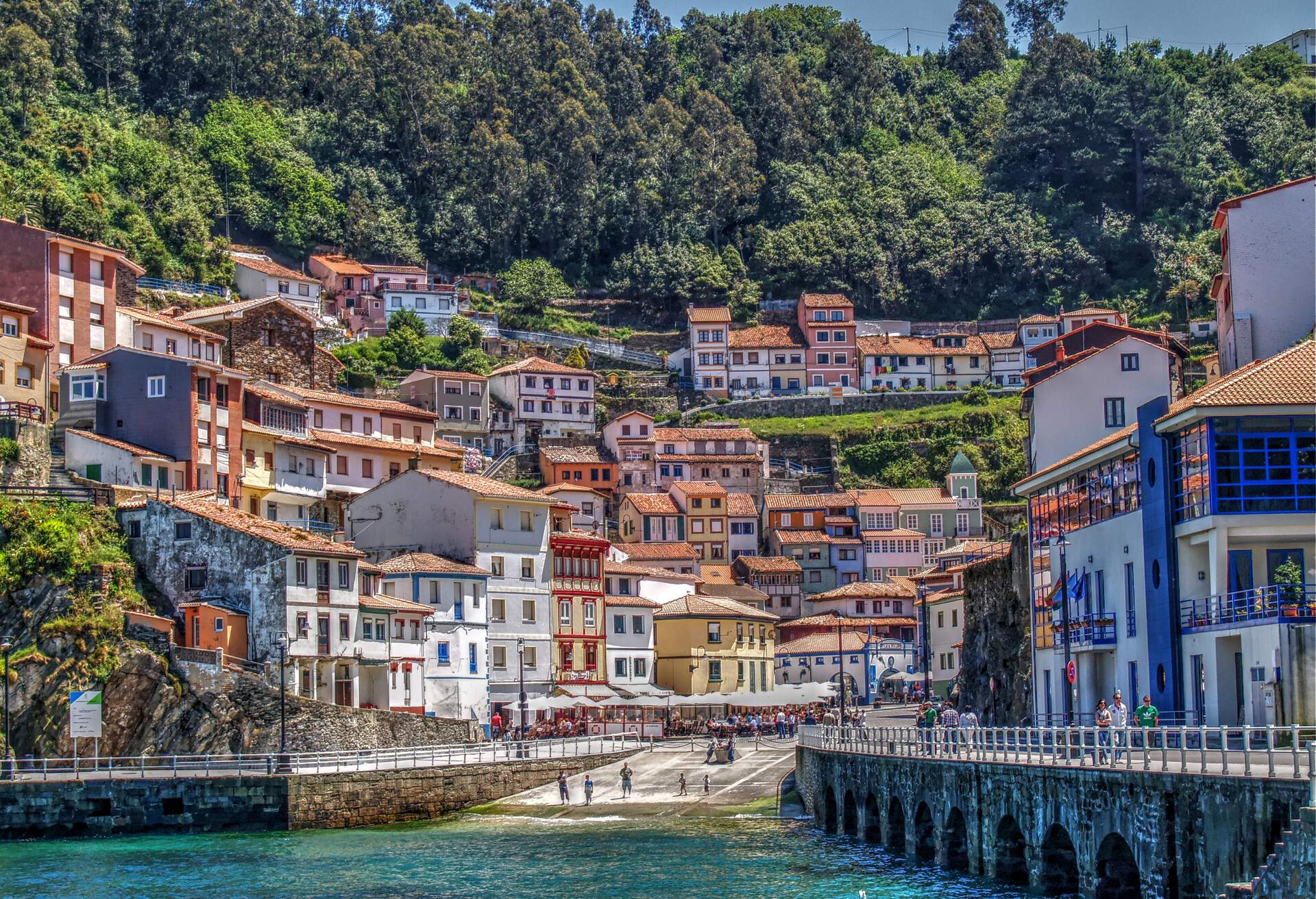 DEST_SPAIN_ASTURIAS_CUDILLERO_GettyImages-588368901