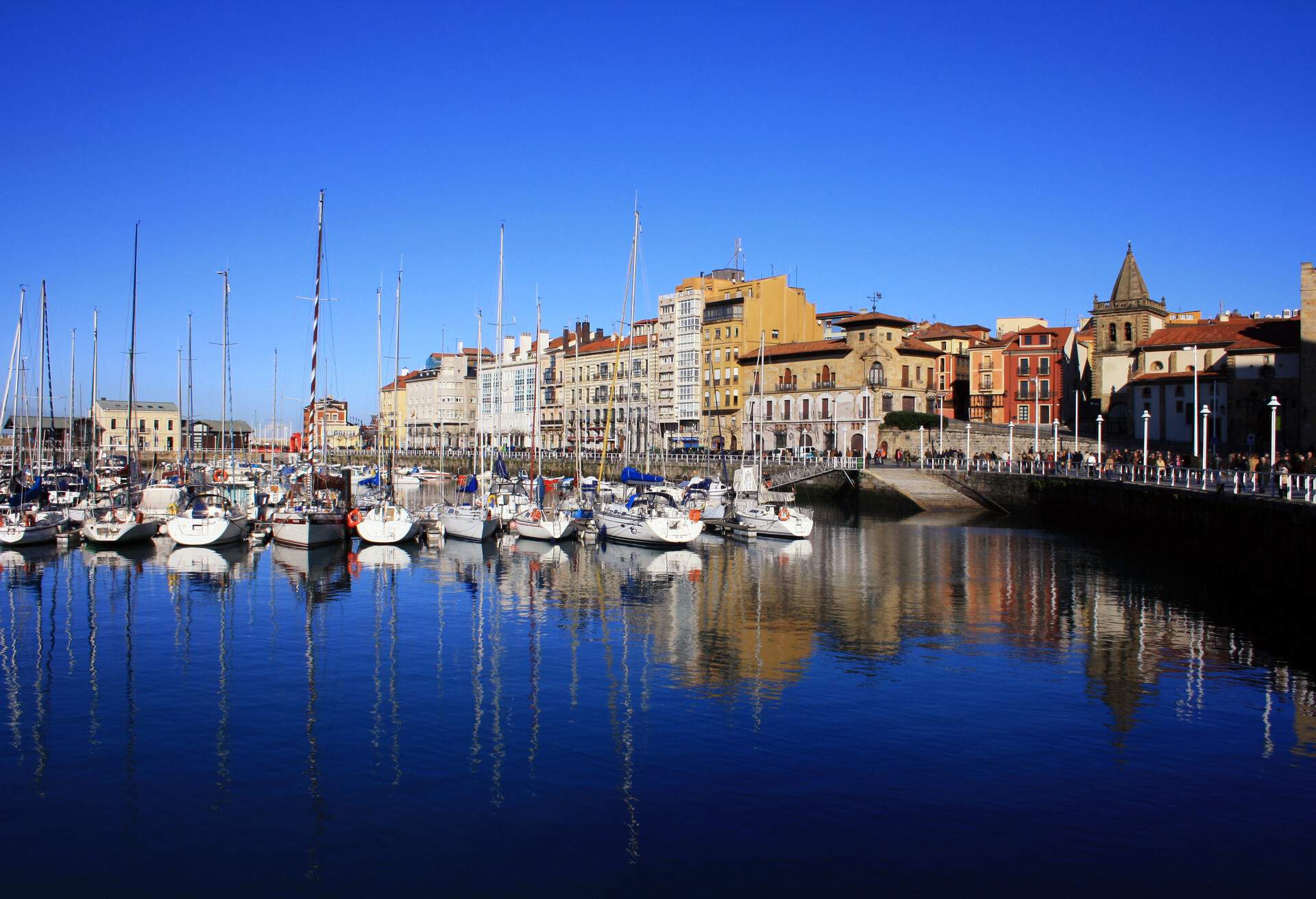 DEST_SPAIN_ASTURIAS_GIJON_shutterstock-premier_110110982