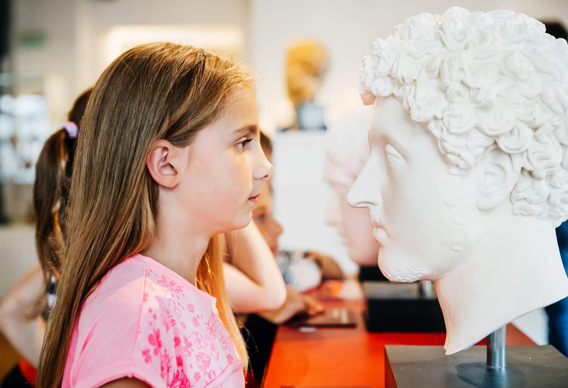 THEME_MUSEUM_GALLERY_CHILD_GIRL_STATUE_BUST_GettyImages-1324060025