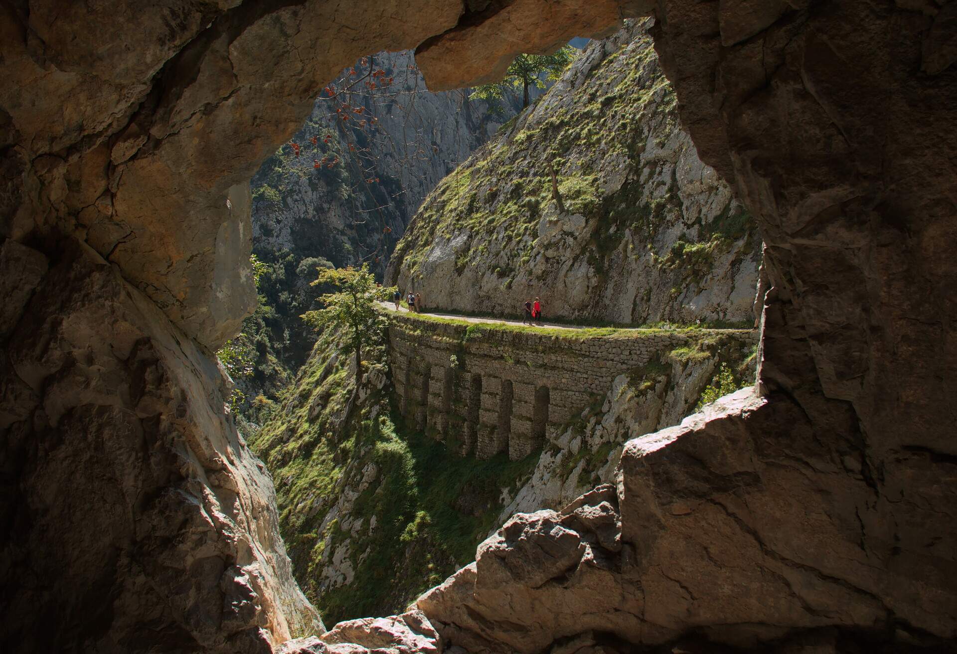 DEST_SPAIN_ASTURIAS_RUTA_DEL_CARES_HIKE_GettyImages-1396285659.jpg