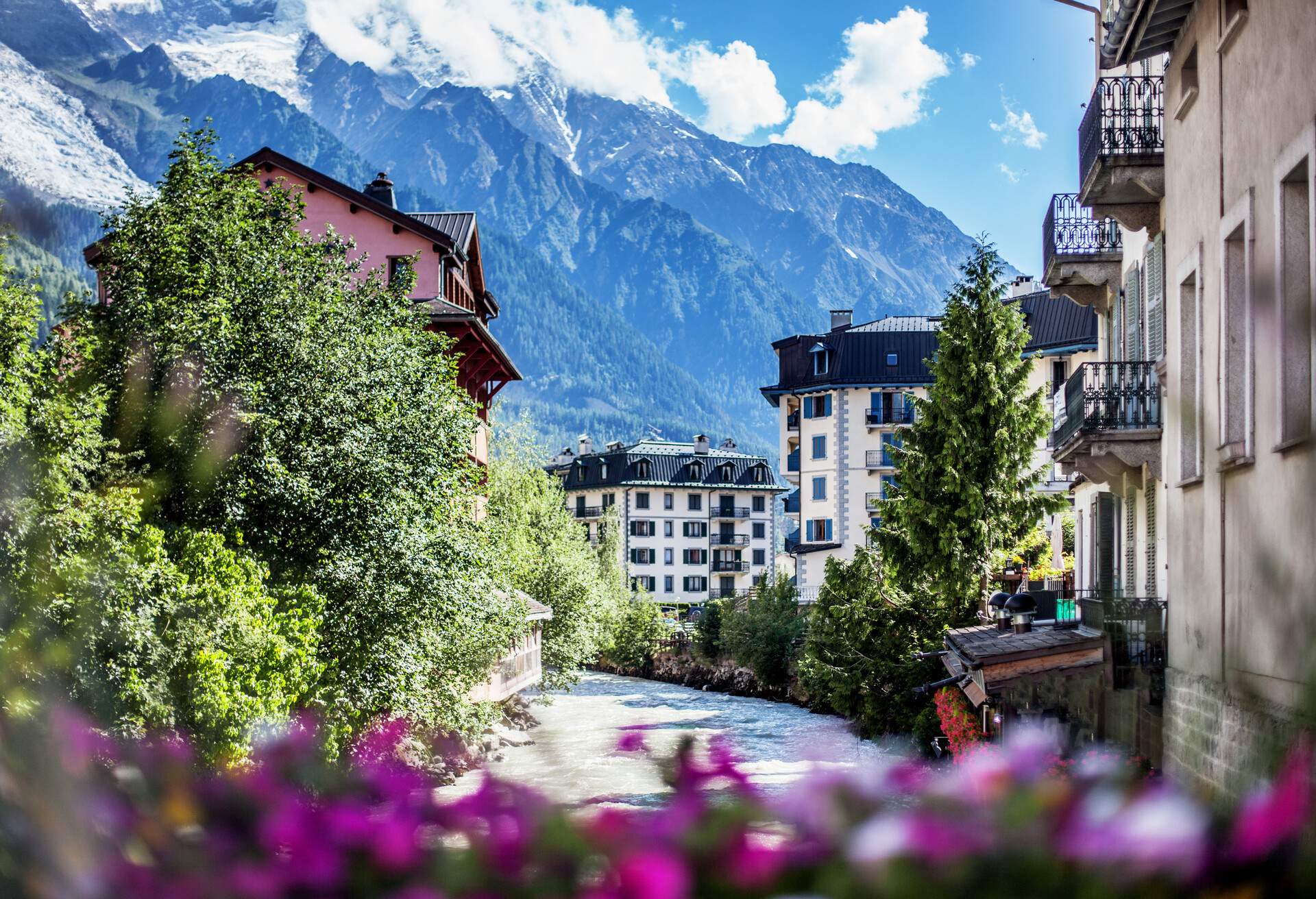 DEST_FRANCE_CHAMONIX_MONT_BLANC_GettyImages-881752184-1.jpg