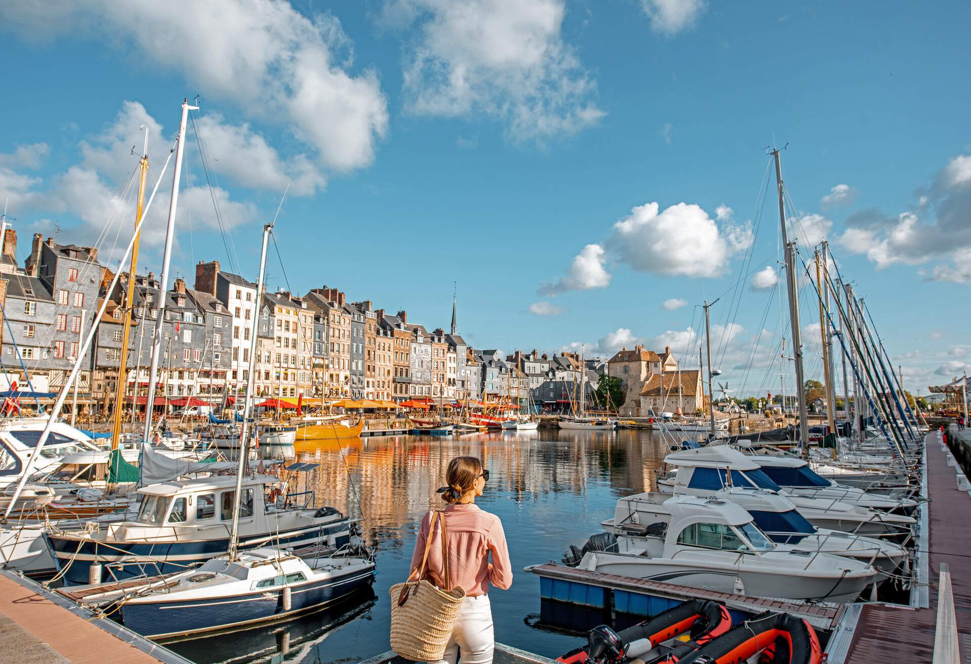 DEST_FRANCE_NORMANDY_HONFLEUR_shutterstock