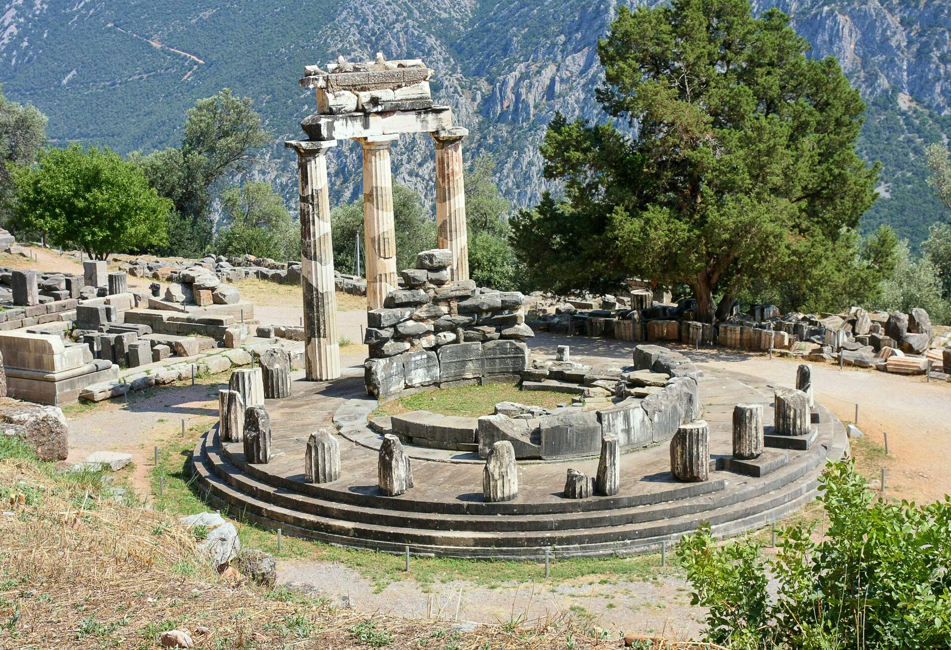 DEST_GREECE_CENTRAL-GREECE_DELPHI_ATHENA-PRONAIA-TEMPLE_GettyImages-1181700295.jpg