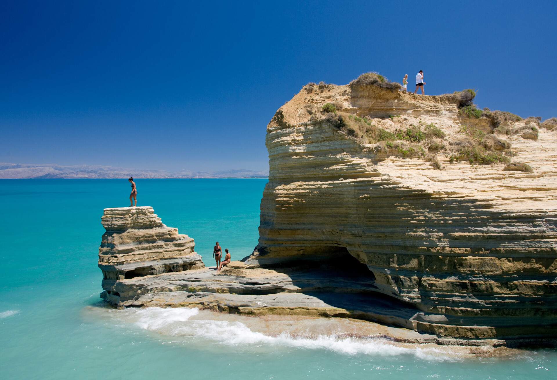 DEST_GREECE_CORFU_DRASTIS-BEACH_GettyImages-123188852