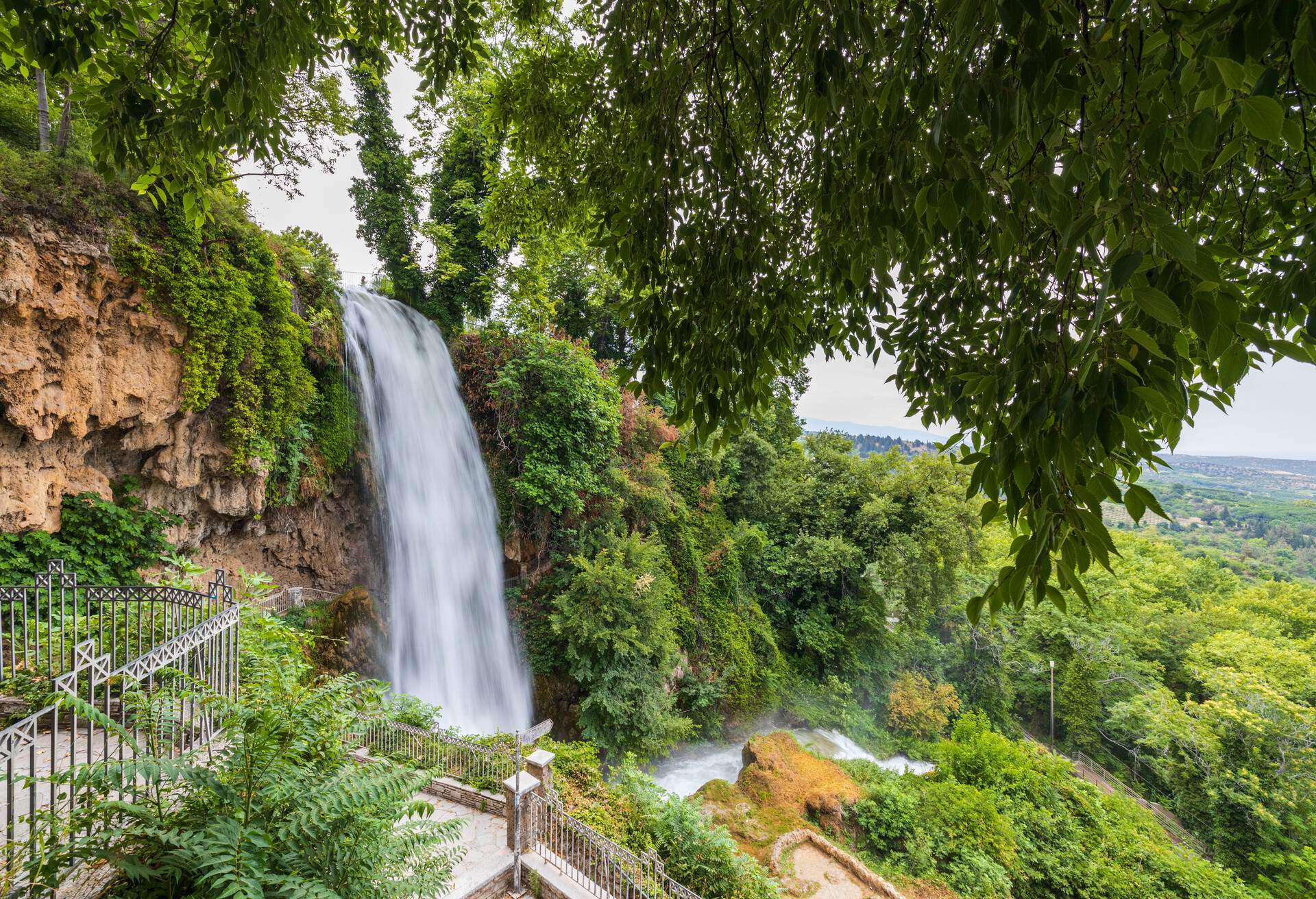 DEST_GREECE_EDESSA-WATERFALL_GettyImages-1327363075