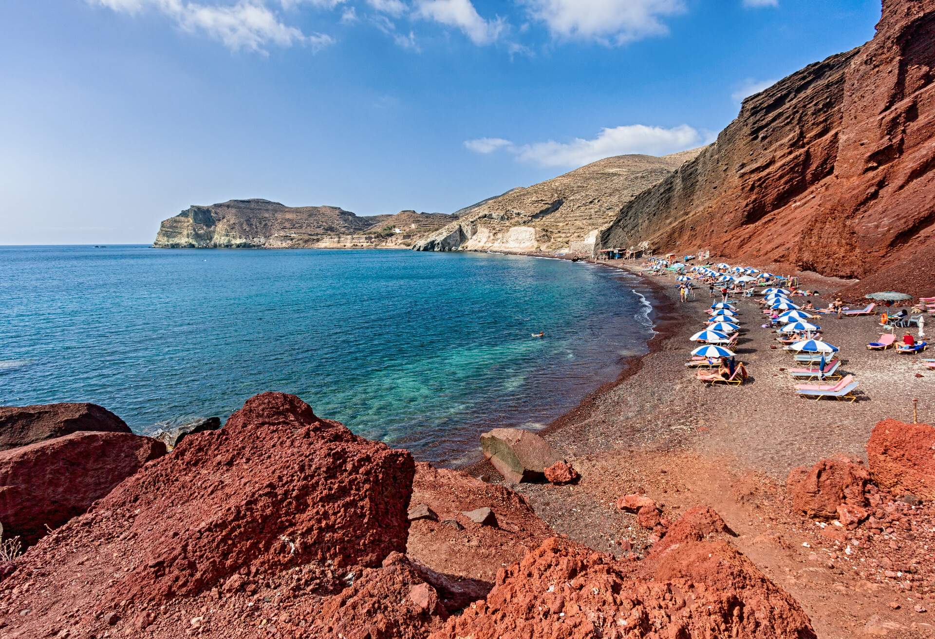 DEST_GREECE_SANTORINI_RED-BEACH_GettyImages-1139872011