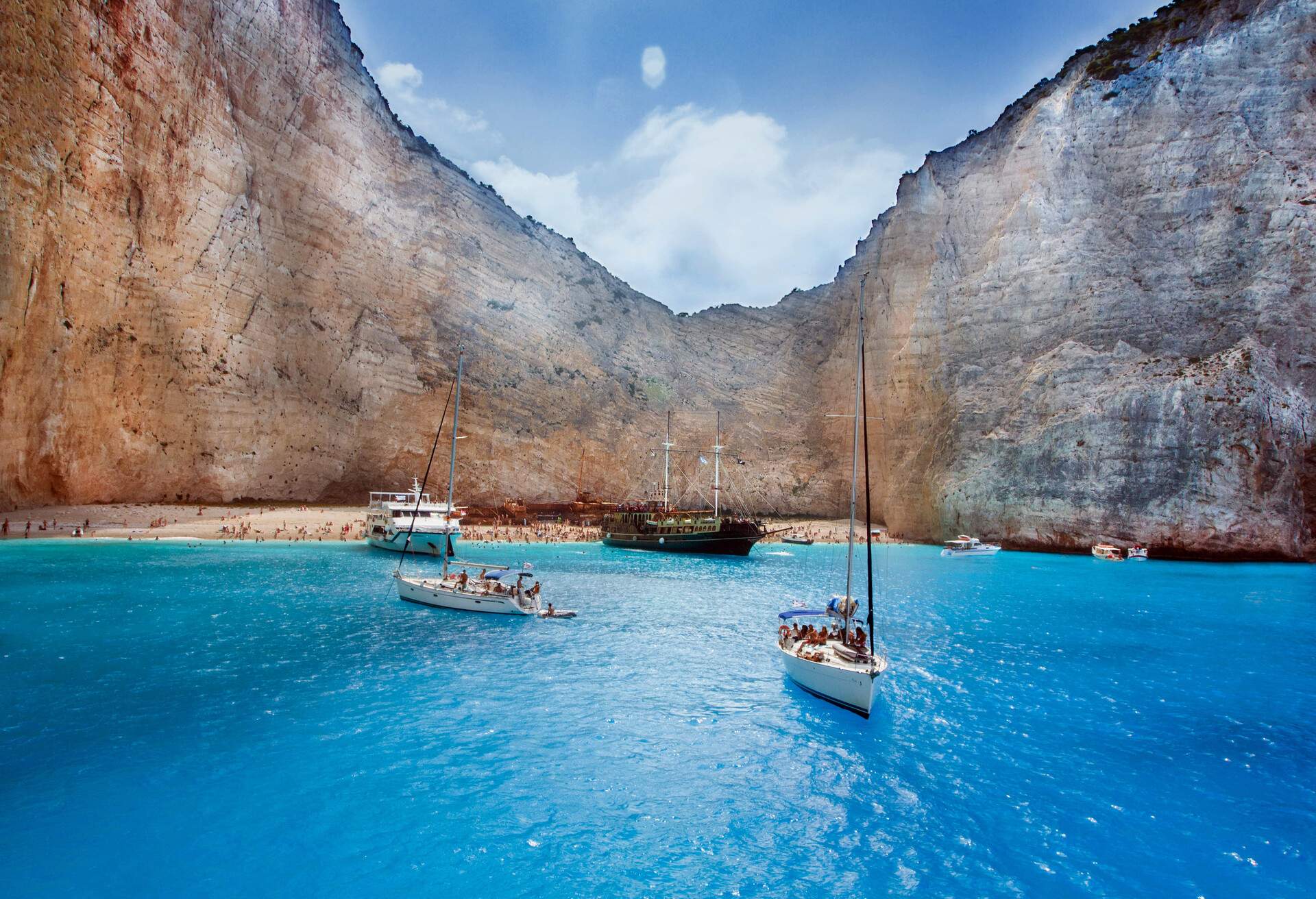 DEST_GREECE_ZAKYNTHOS_SHIPWRECK-BEACH_GettyImages-520373633