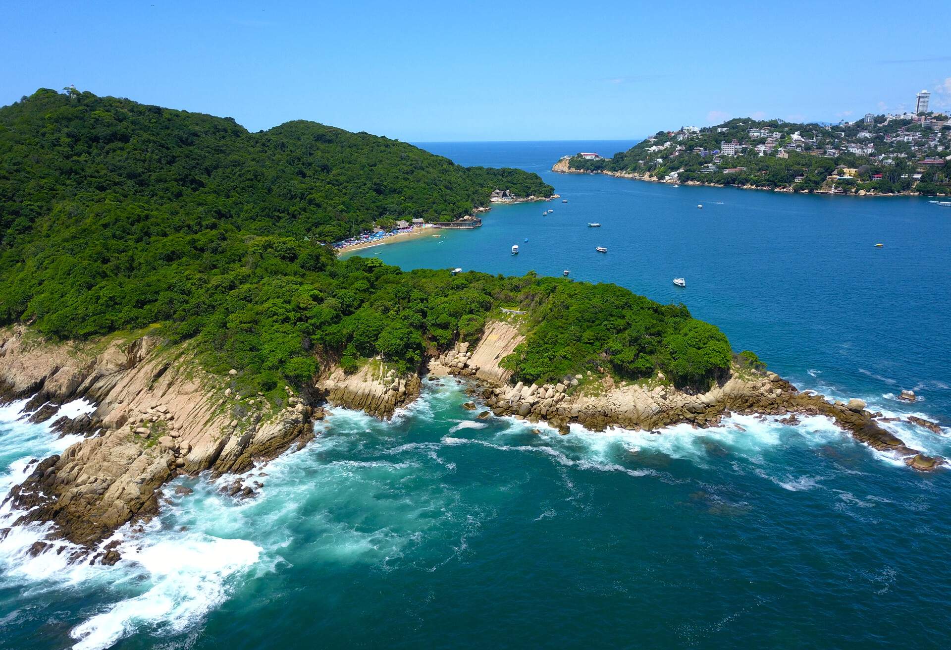 DEST_MEXICO_ACAPULCO_ROQUETA-ISLAND_GettyImages-1363120326