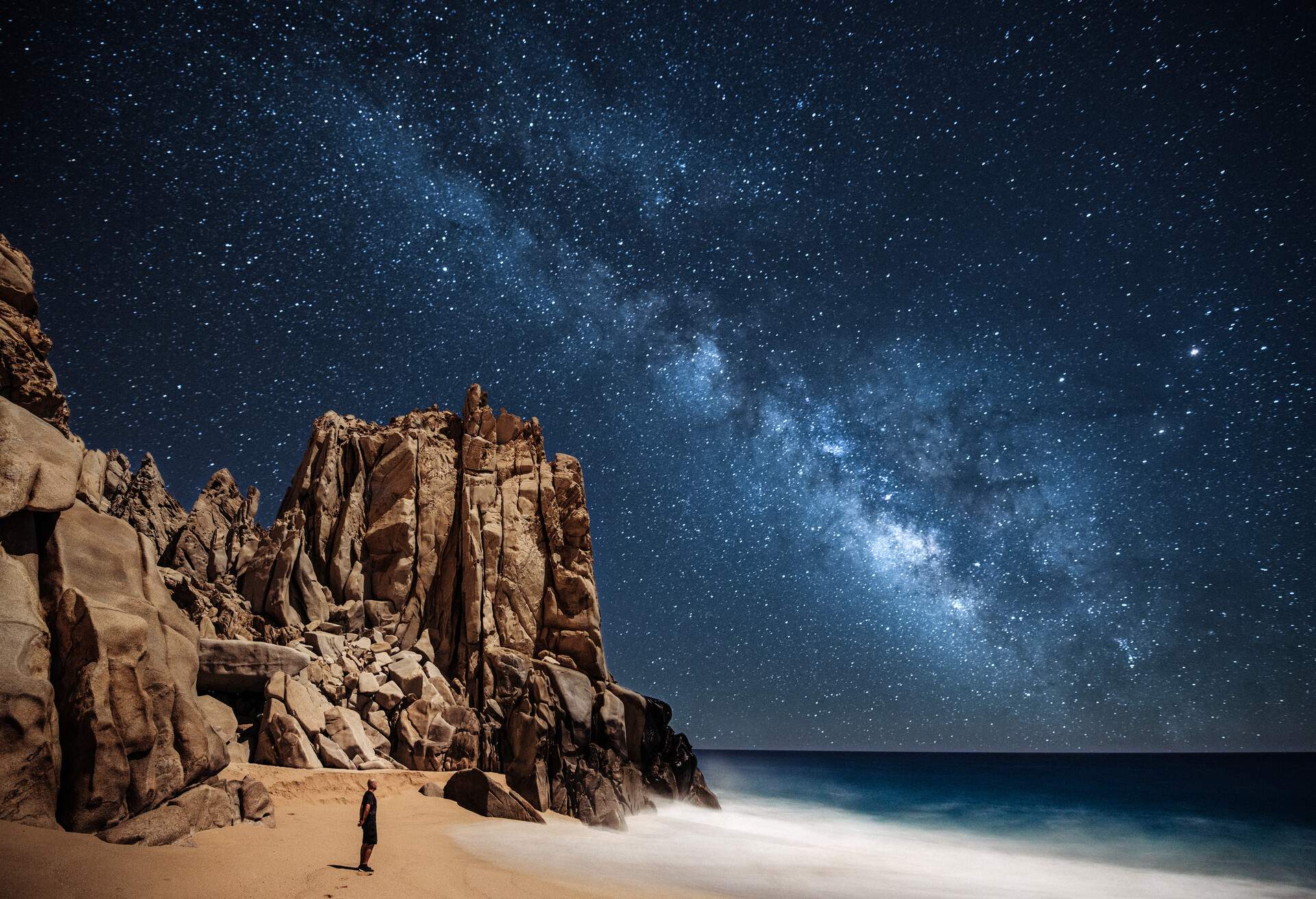 DEST_MEXICO_CABO-SAN-LUCAS_STARGAZING_NIGHT_GettyImages-688341240