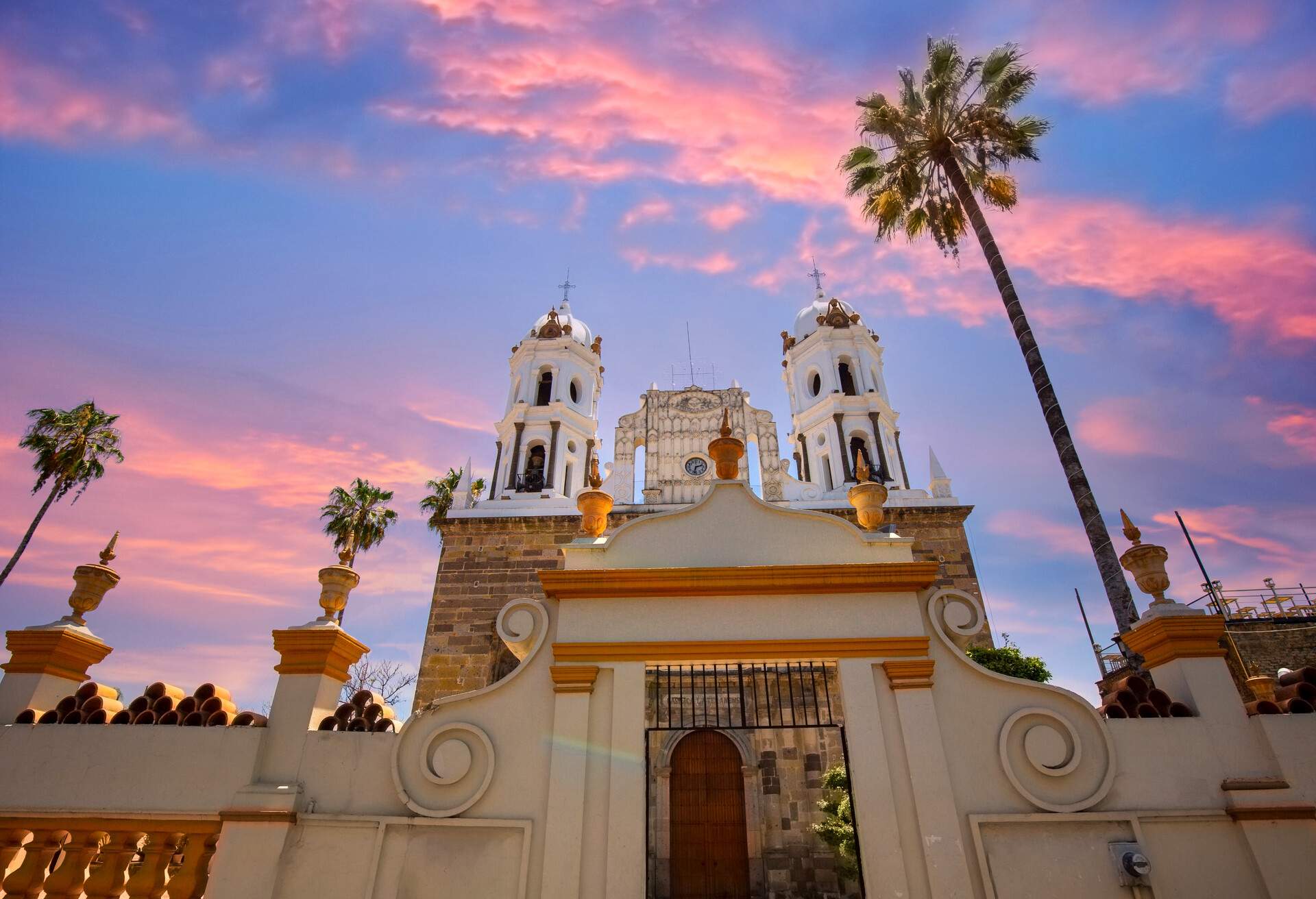 DEST_MEXICO_GUADALAJARA_TLAQUEPAQUE_shutterstock_1888526566