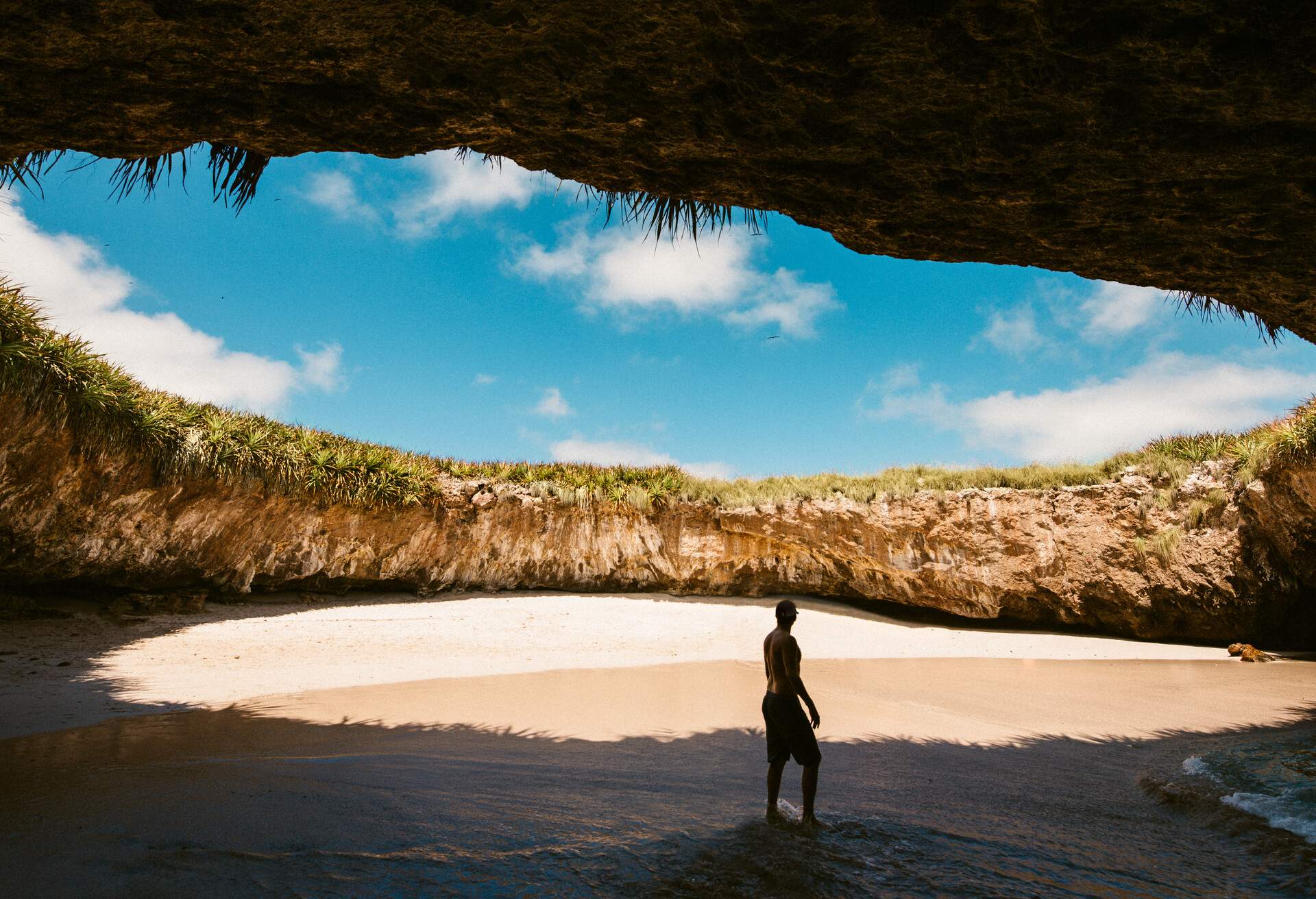 DEST_MEXICO_PUERTO-VALLARTA_MARIETAS_ISLANDS_HIDDEN-BEACH_GettyImages-648272128