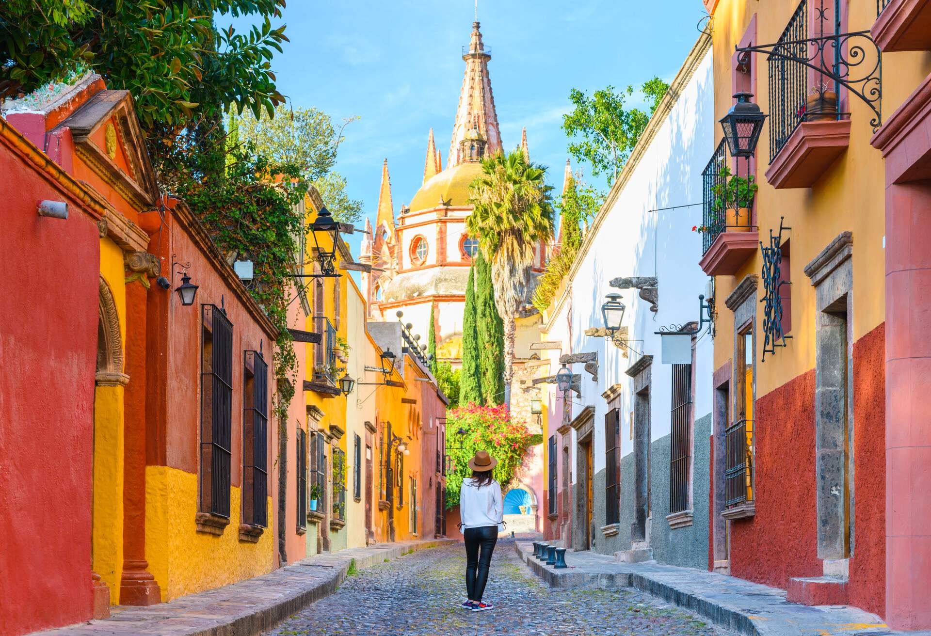 DEST_MEXICO_SAN-MIGUEL-DE-ALLENDE_PERSON_GettyImages-1198718781