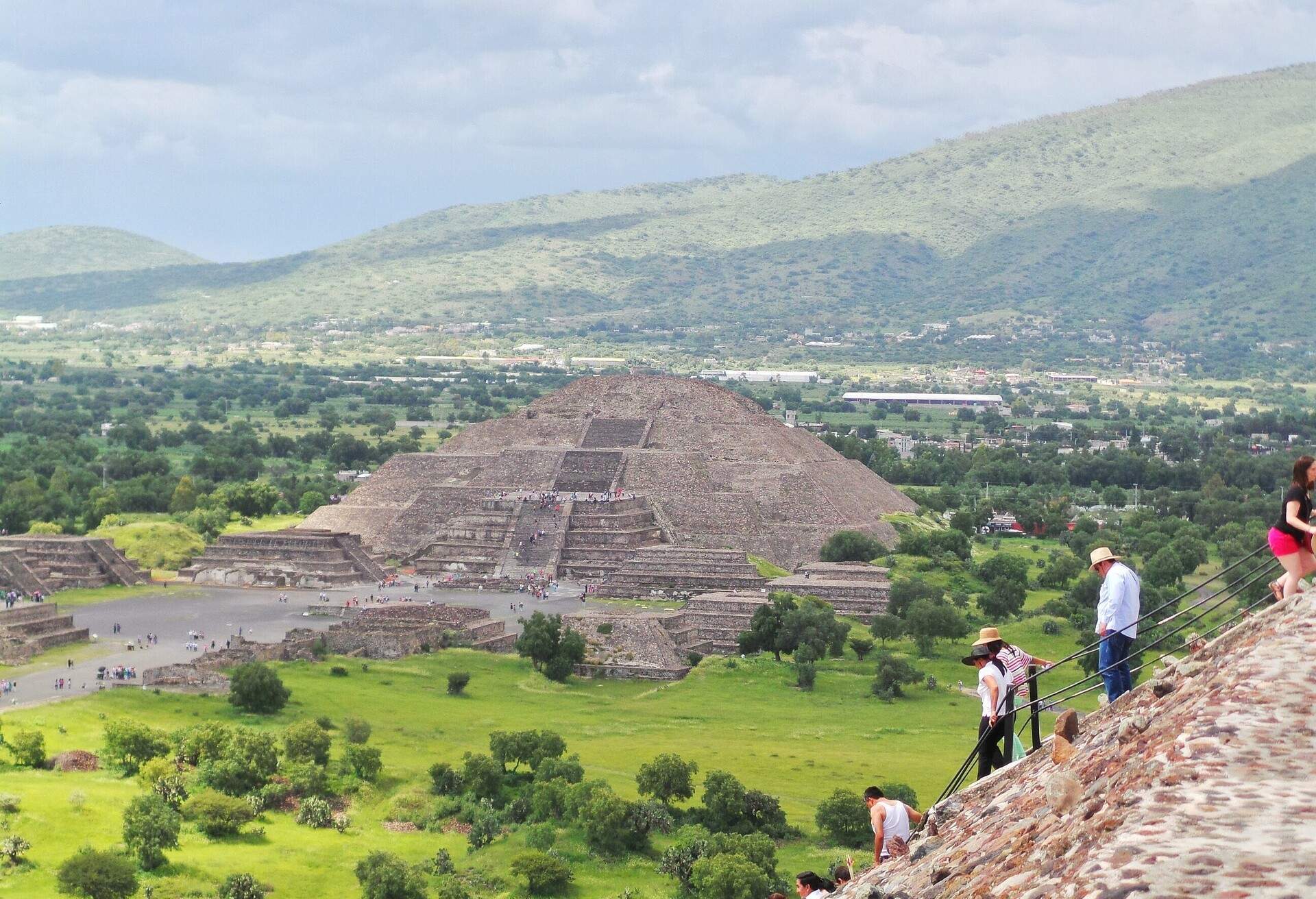 DEST_MEXICO_Teotihuacan-Pyramids_GettyImages-545782847