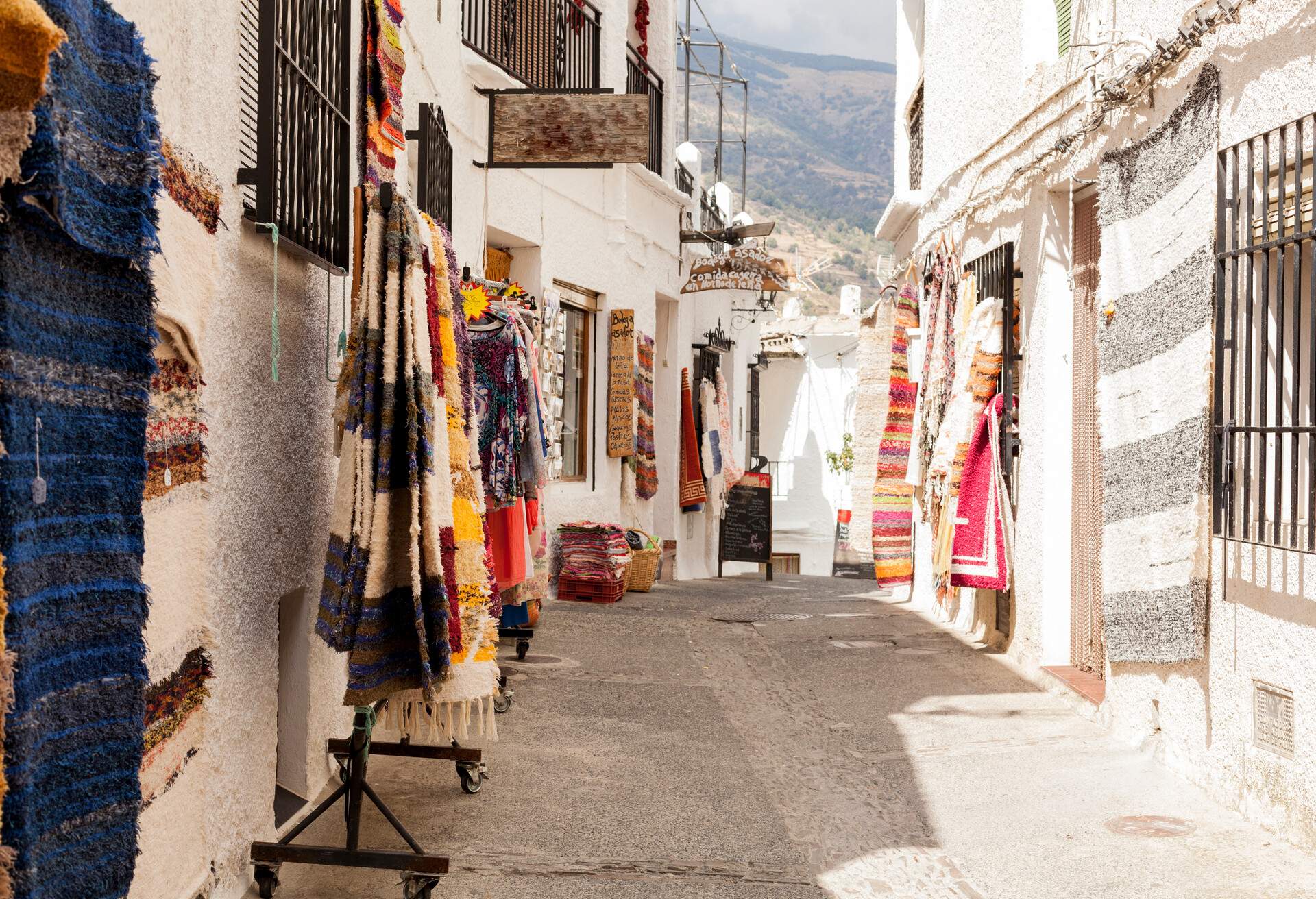 DEST_SPAIN_ANDALUCIA_GRANADA_ALPUJARRA_PAMPENEIRA_GettyImages-695670282