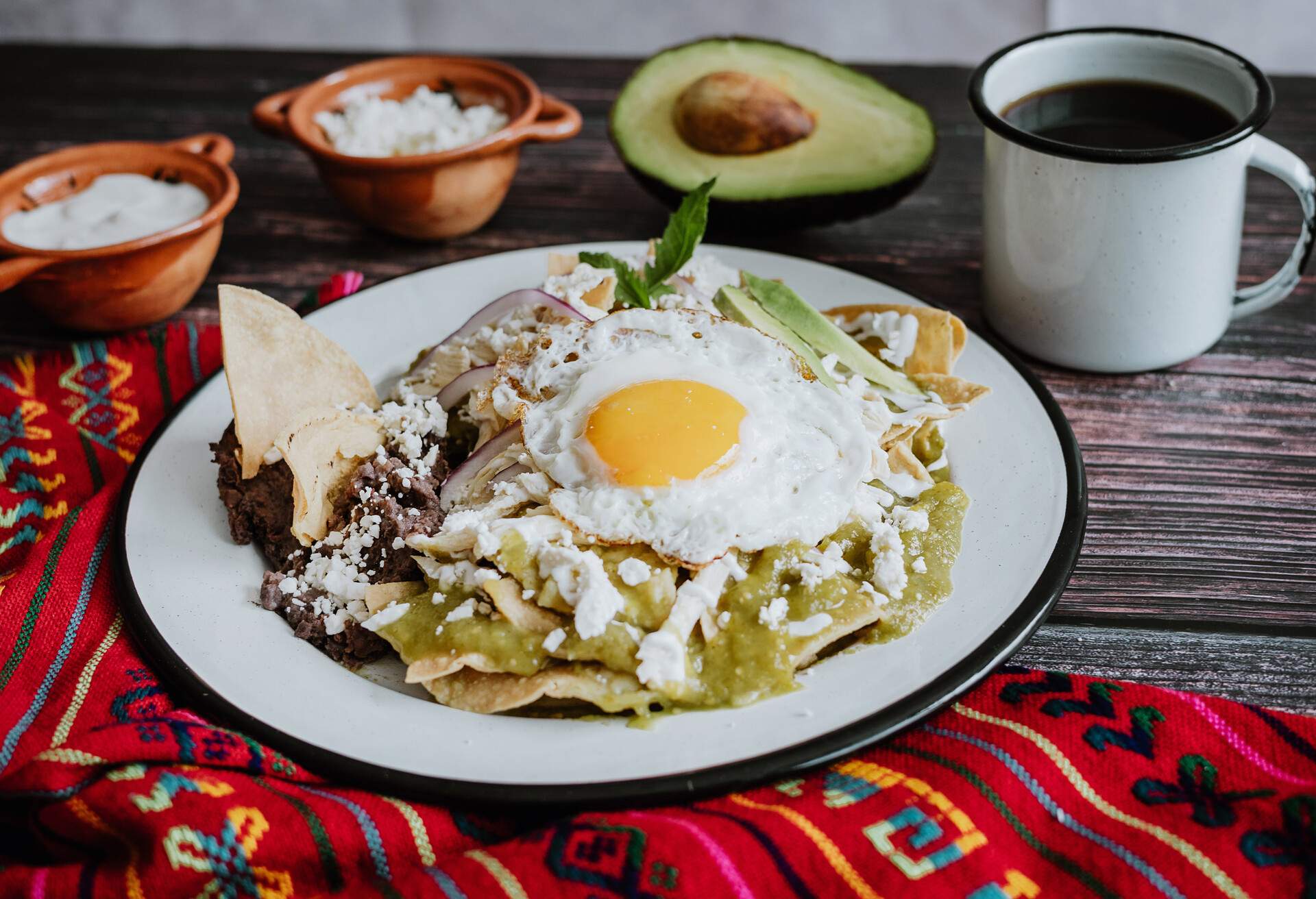 THEME_FOOD_MEXICAN_BREAKFAST_CHILAQUILES_GettyImages-1367031753