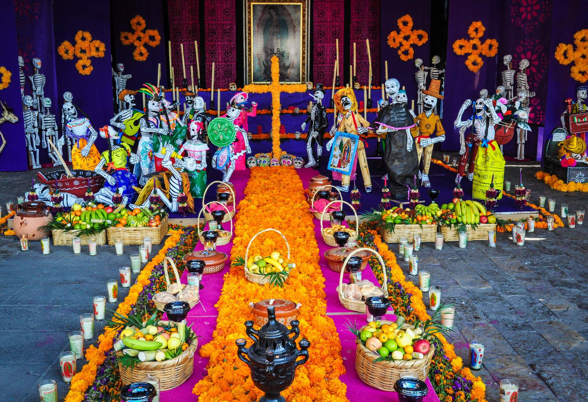 DEST_MEXICO_OUR-LADY-OF-GUADALUPE-BASILICA_DIA-DE-LOS-MUERTOS_DISPLAY_GettyImages-648281332