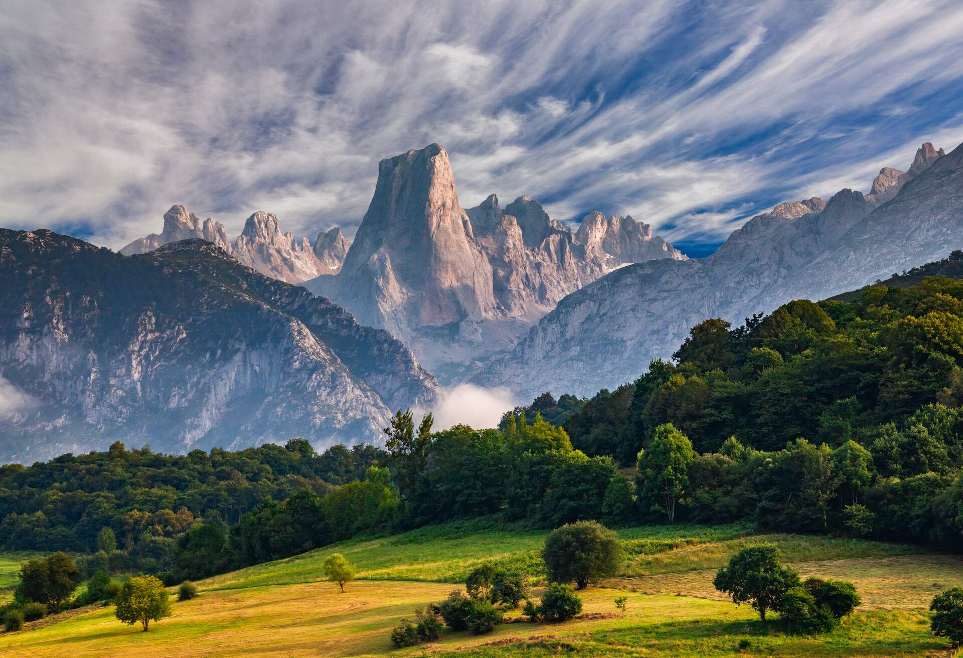 DEST_SPAIN_ASTURIAS_PICOS-DE-EUROPA-NATIONAL-PARK_GettyImages-1144301938