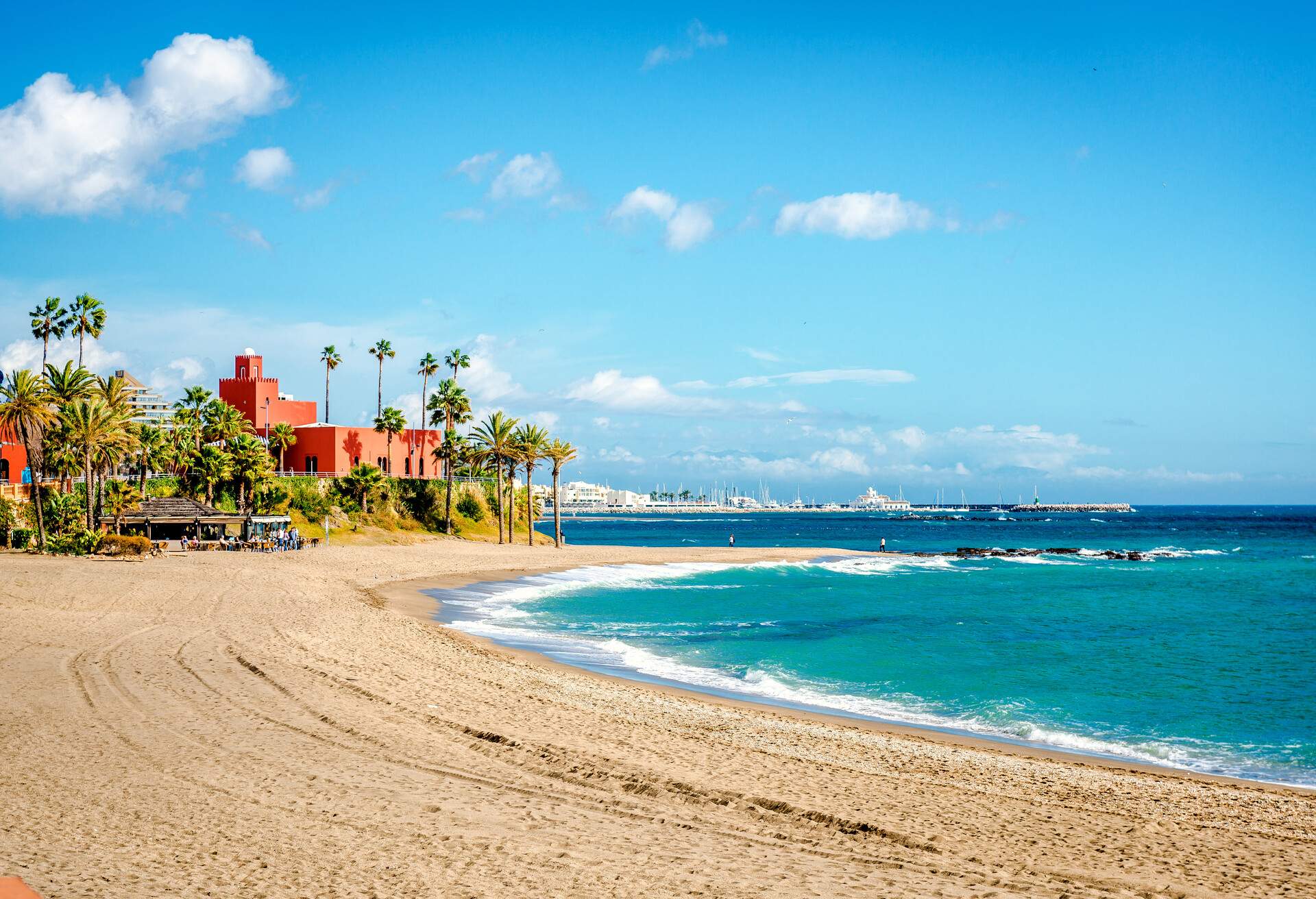 DEST_SPAIN_BENALMADENA_THEME_BEACH_GettyImages-471059008