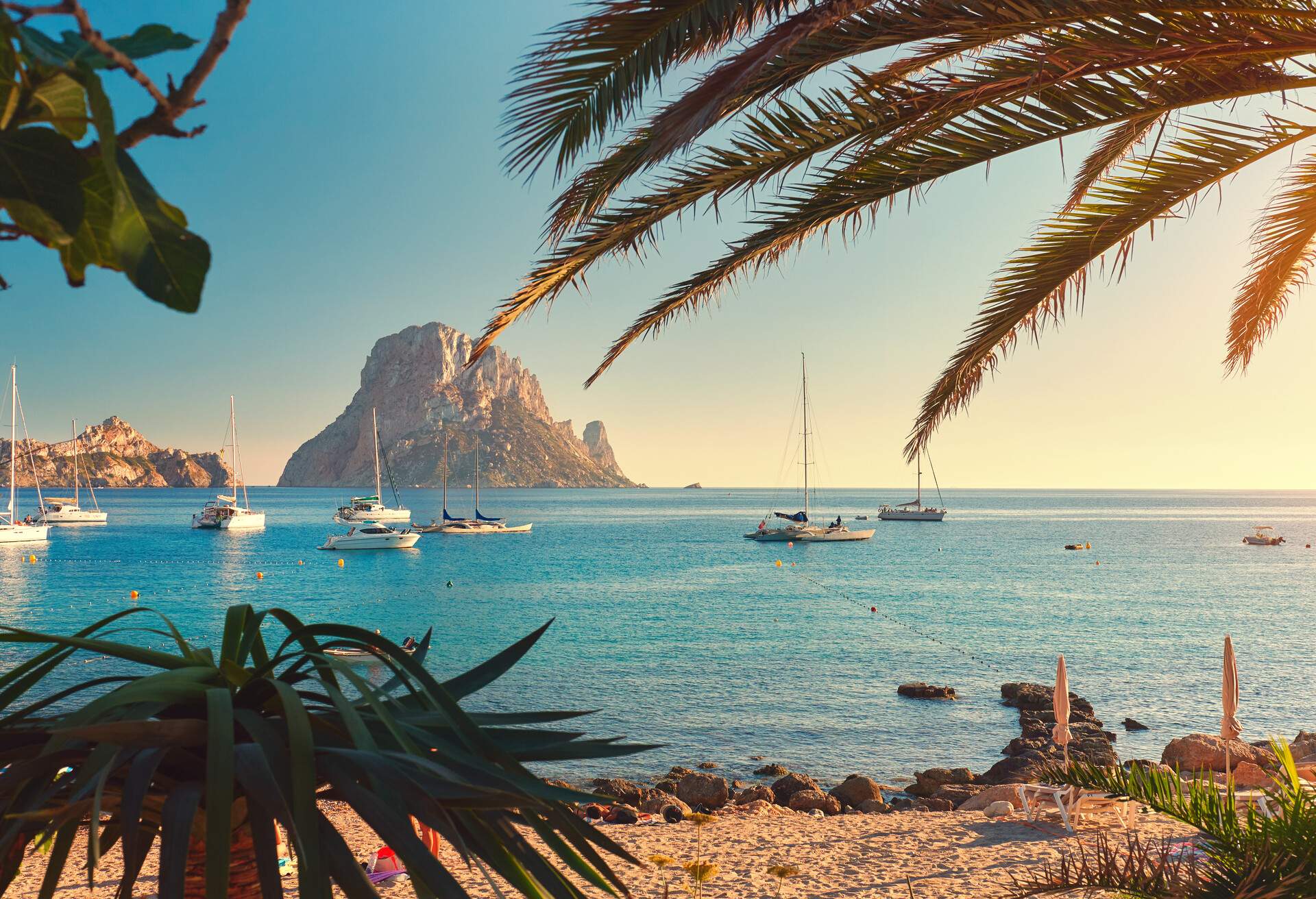 DEST_SPAIN_IBIZA_Shutterstock