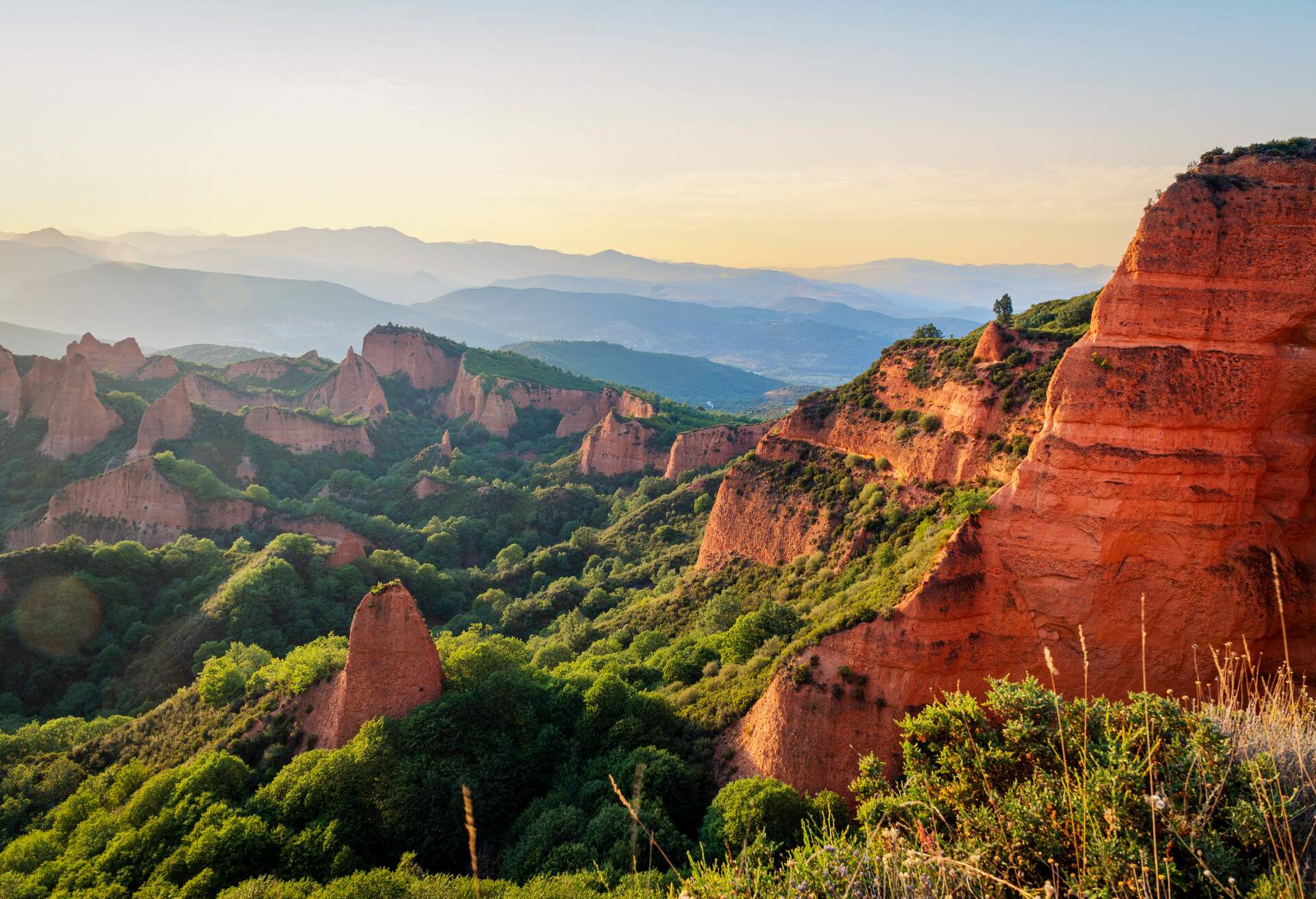 DEST_SPAIN_LEON_bierzo_GettyImages