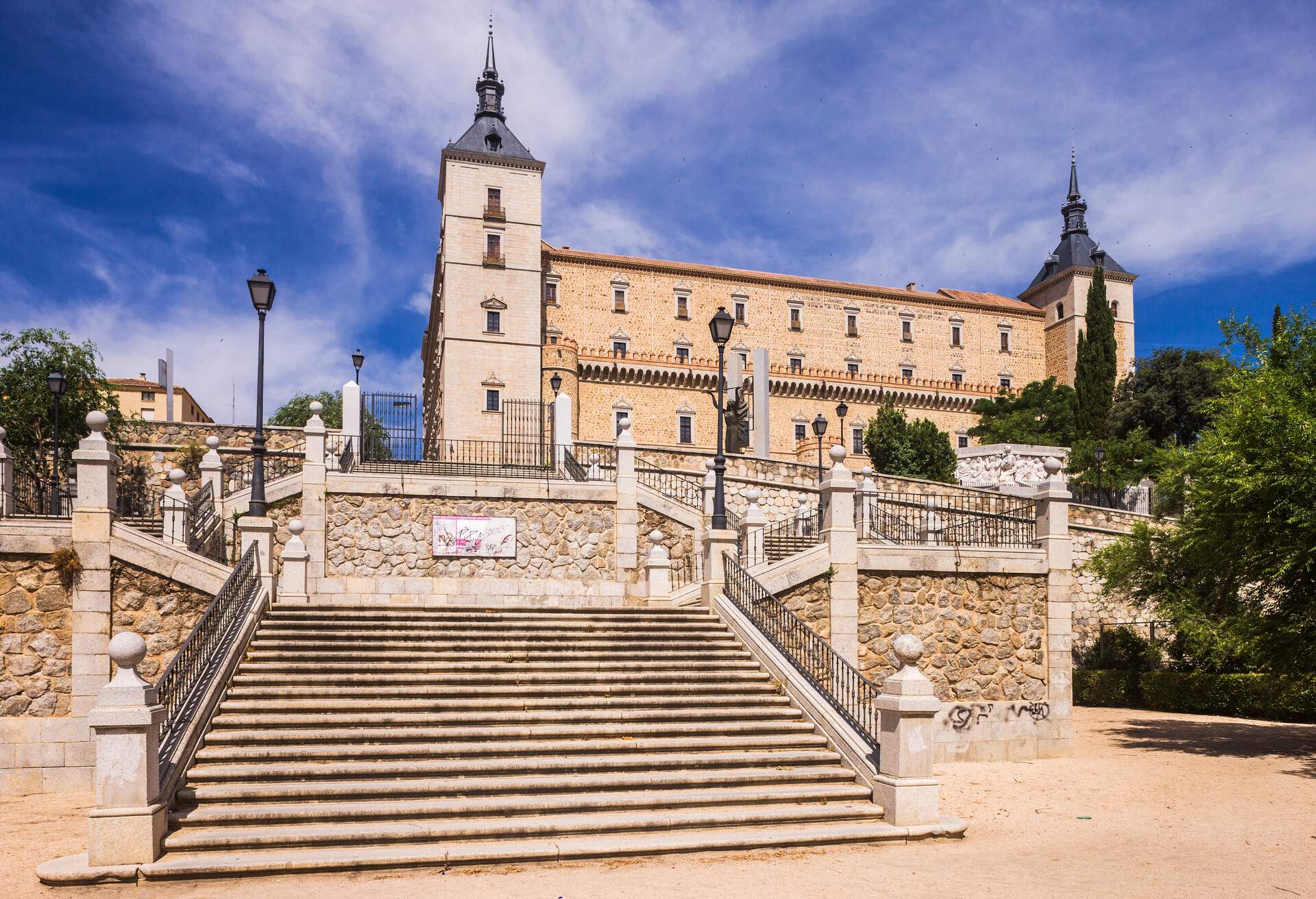 DEST_SPAIN_TOLEDO_ALCAZAR_GettyImages-537320753