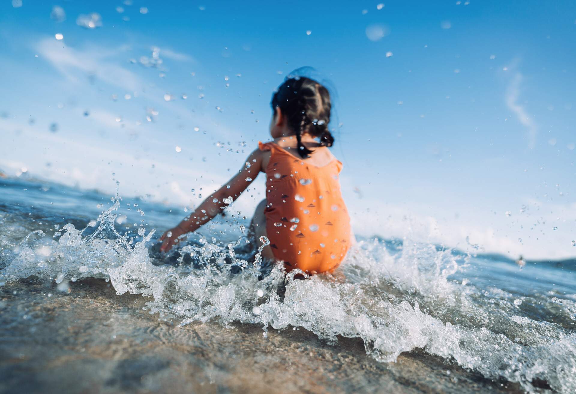 THEME_BEACH_PEOPLE_CHILD_GettyImages-1328102297